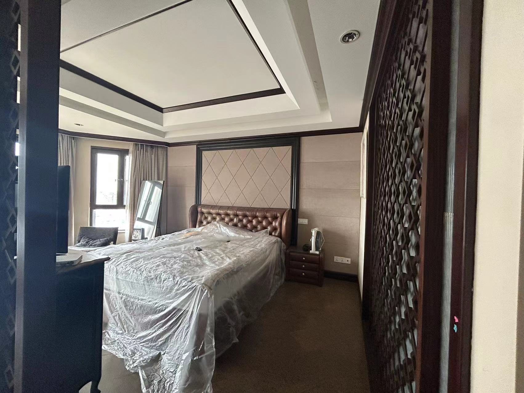 万濠华府 4室2厅3卫 294m&sup2;