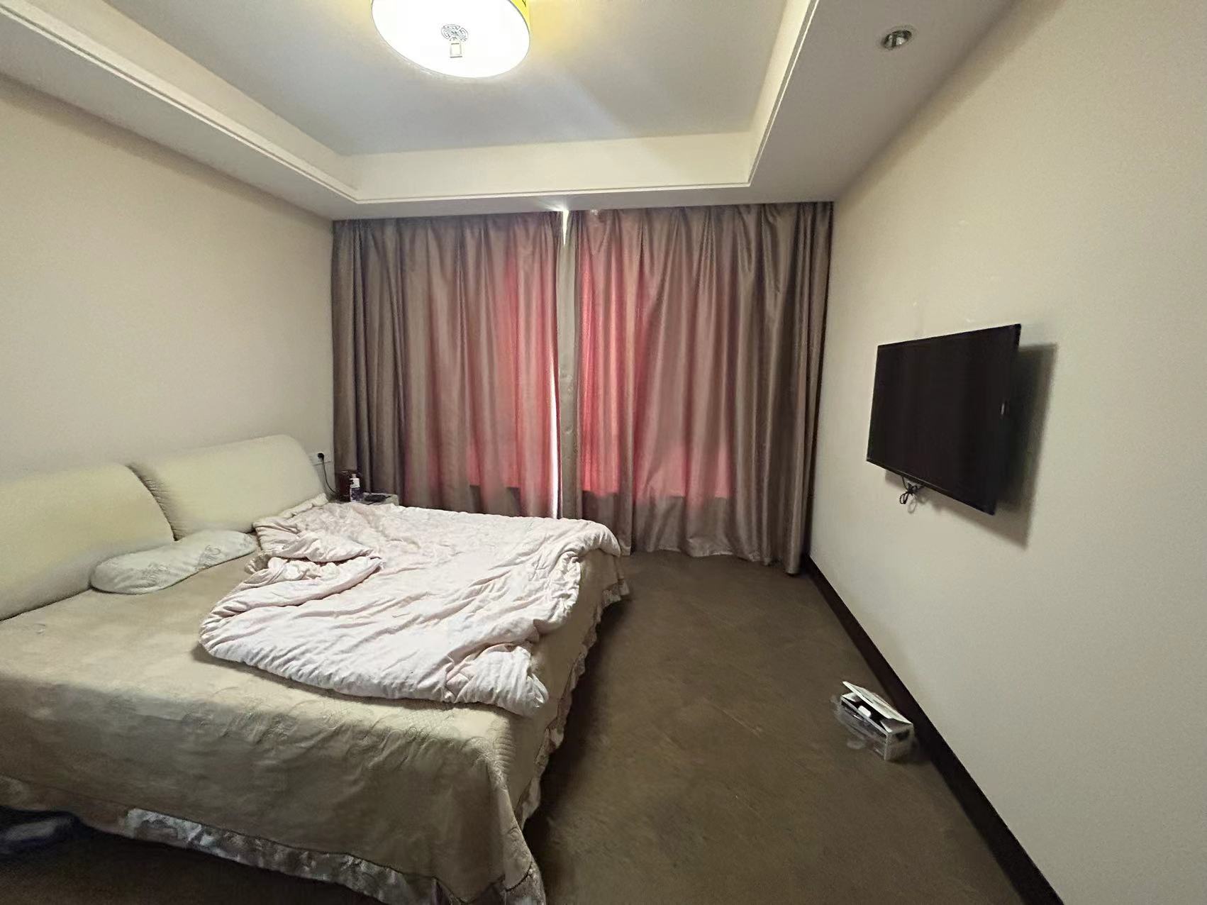 万濠华府 4室2厅3卫 294m&sup2;