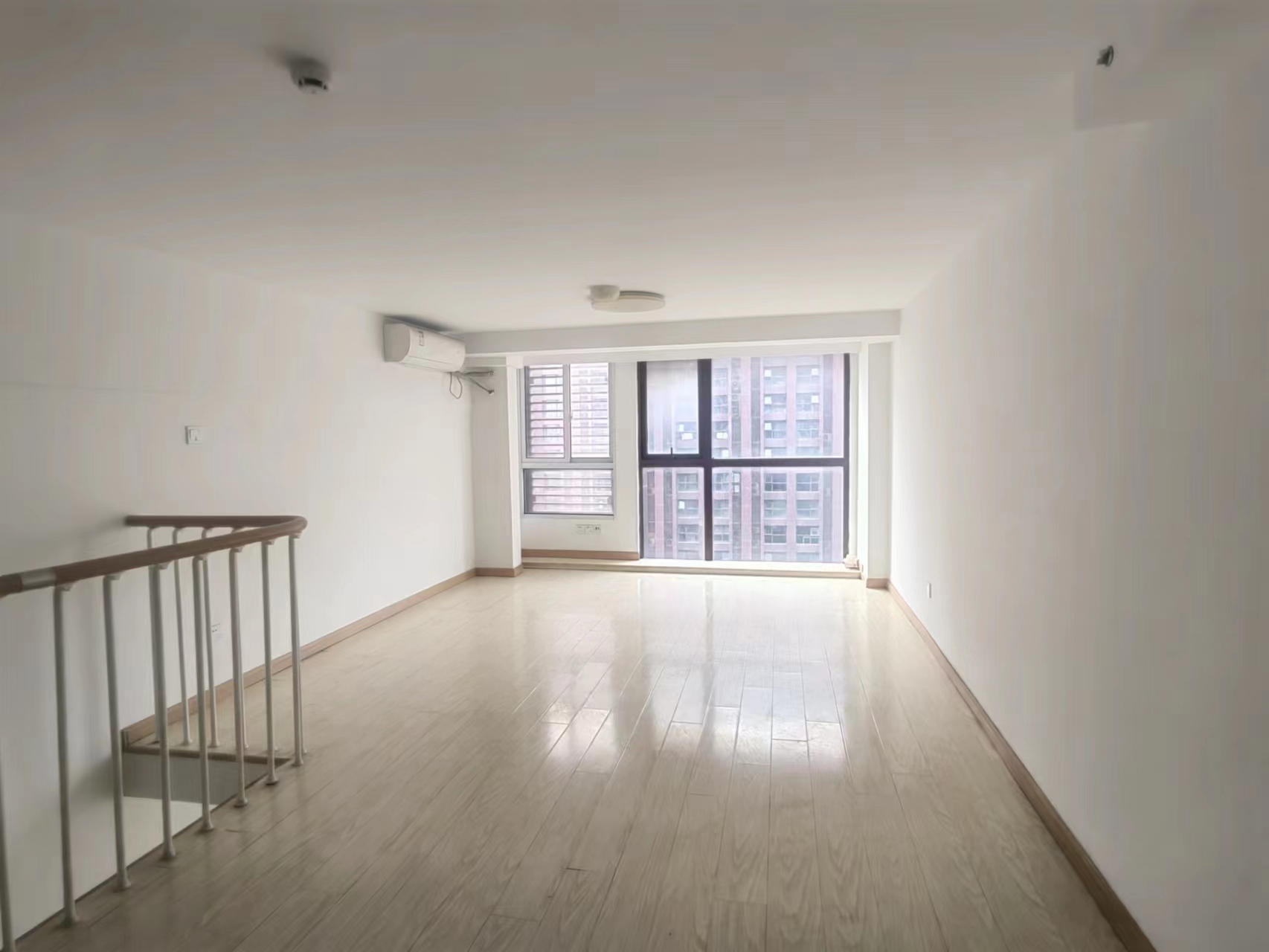 恒隆国际 2室1厅1卫 70m&sup2;