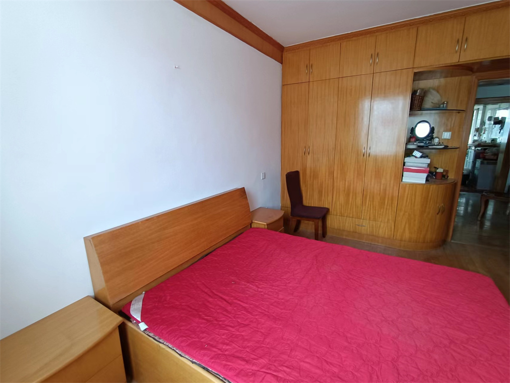 黎明花园 3室2厅2卫 164m&sup2;