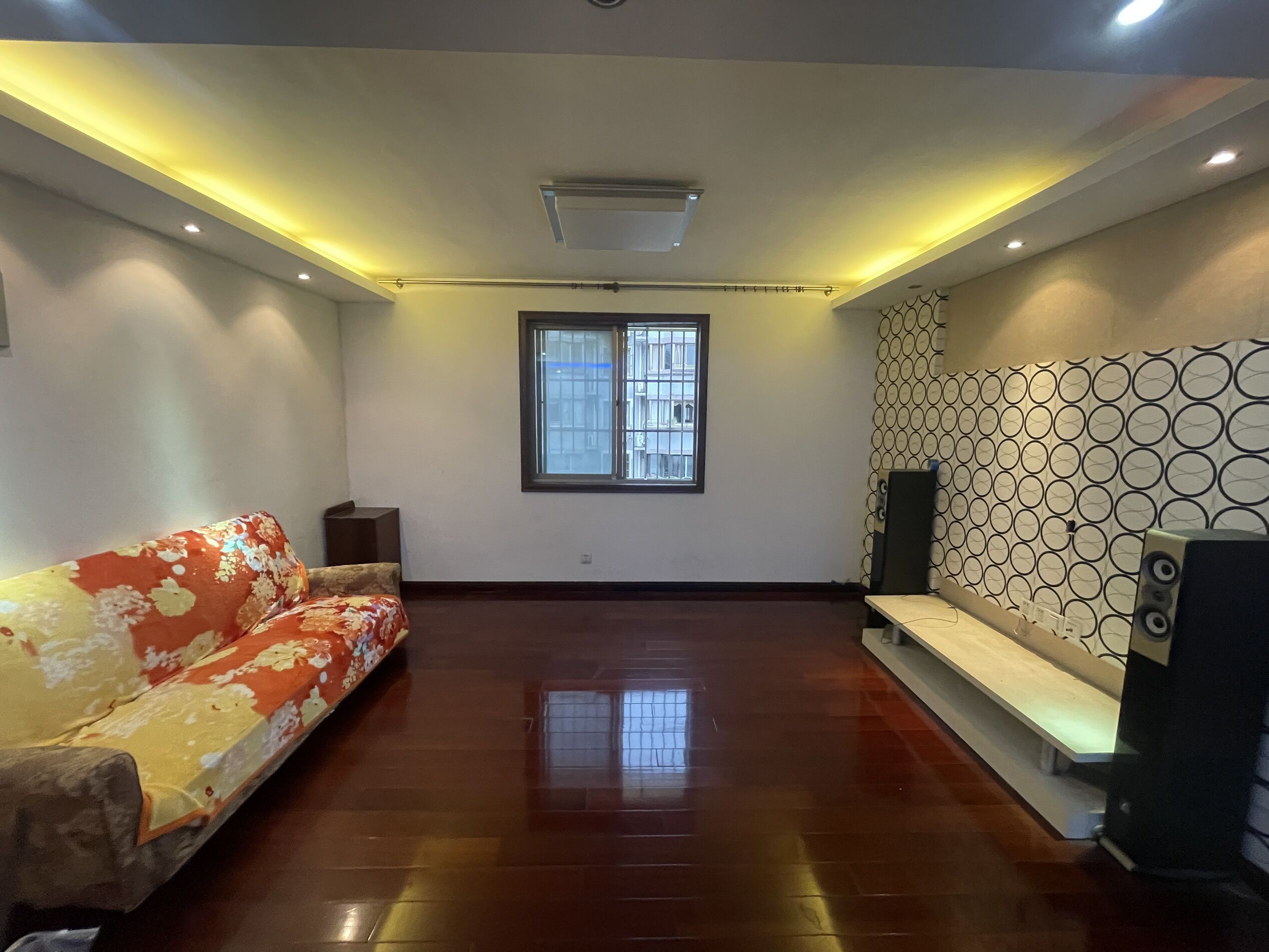 天都花苑 4室2厅1卫 154m&sup2;