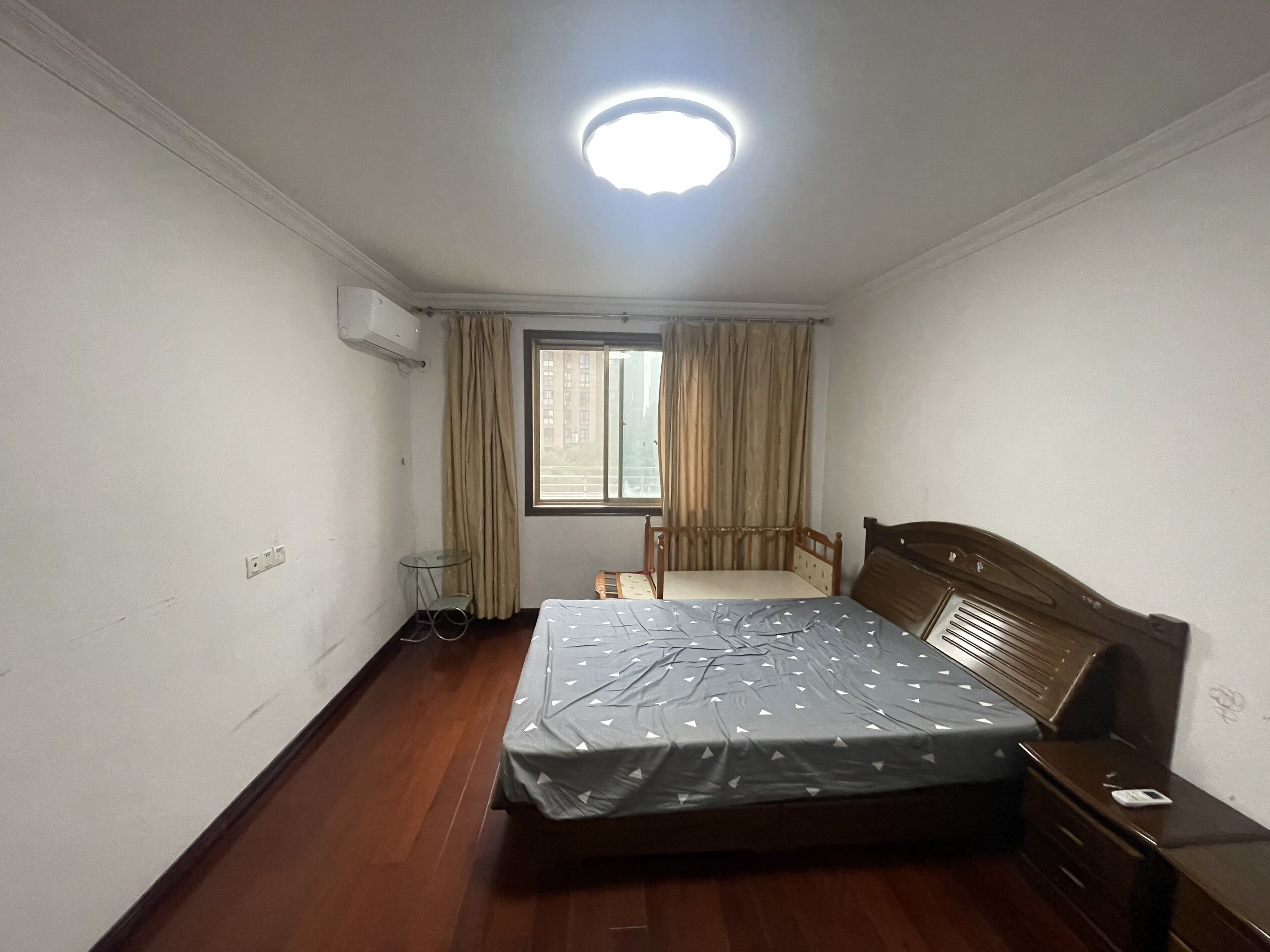 天都花苑 4室2厅1卫 154m&sup2;