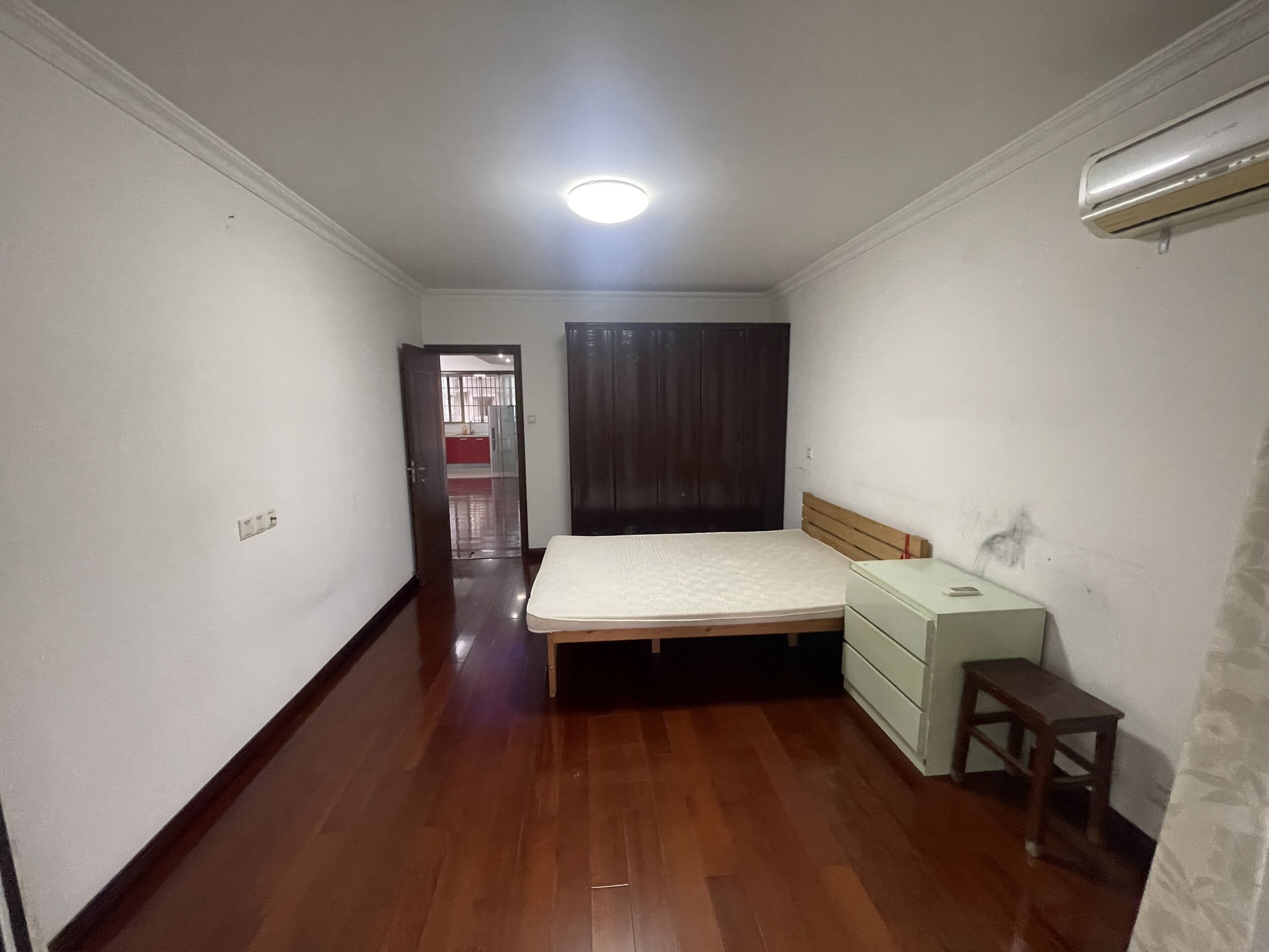 天都花苑 4室2厅1卫 154m&sup2;