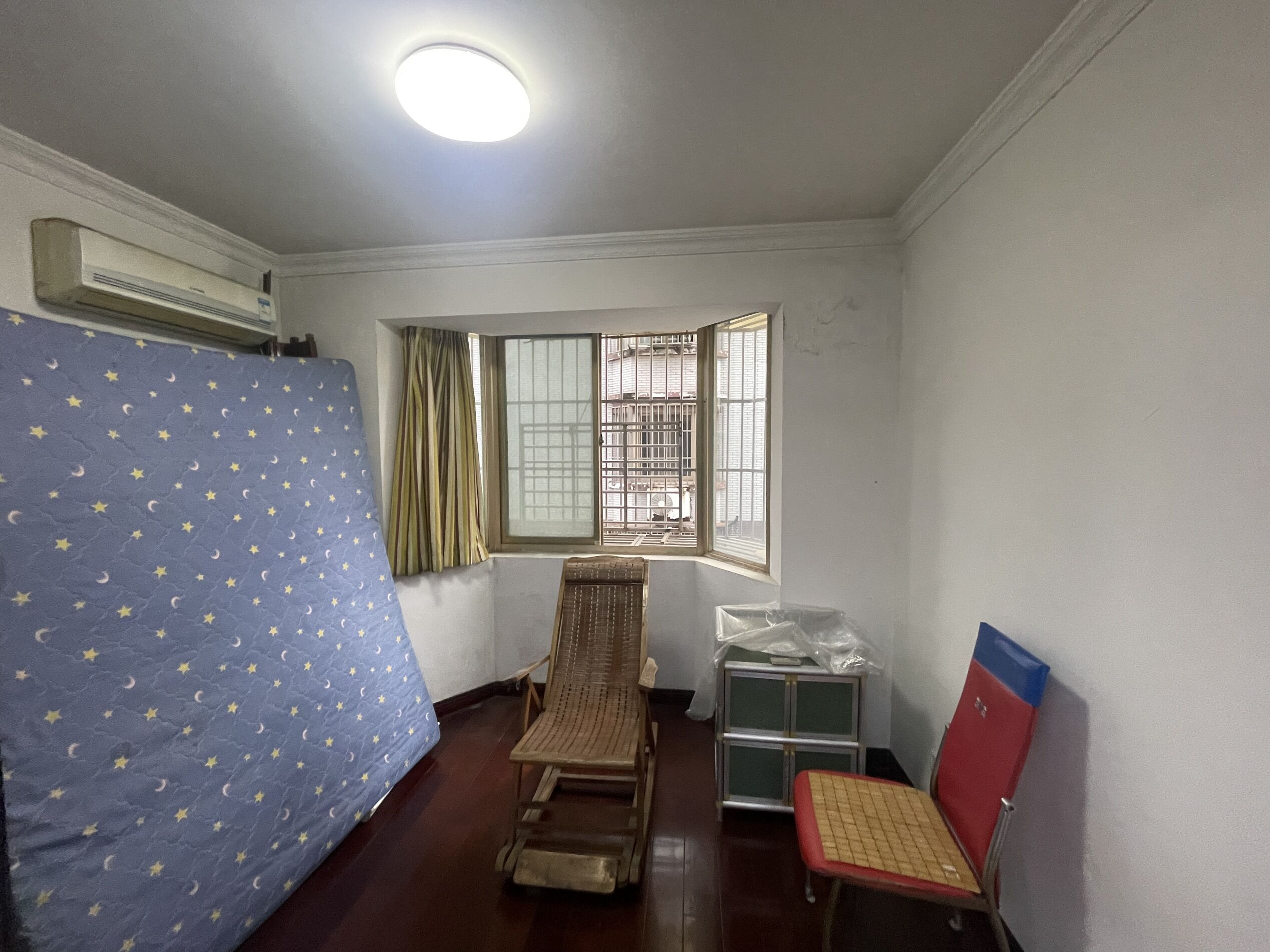 天都花苑 4室2厅1卫 154m&sup2;