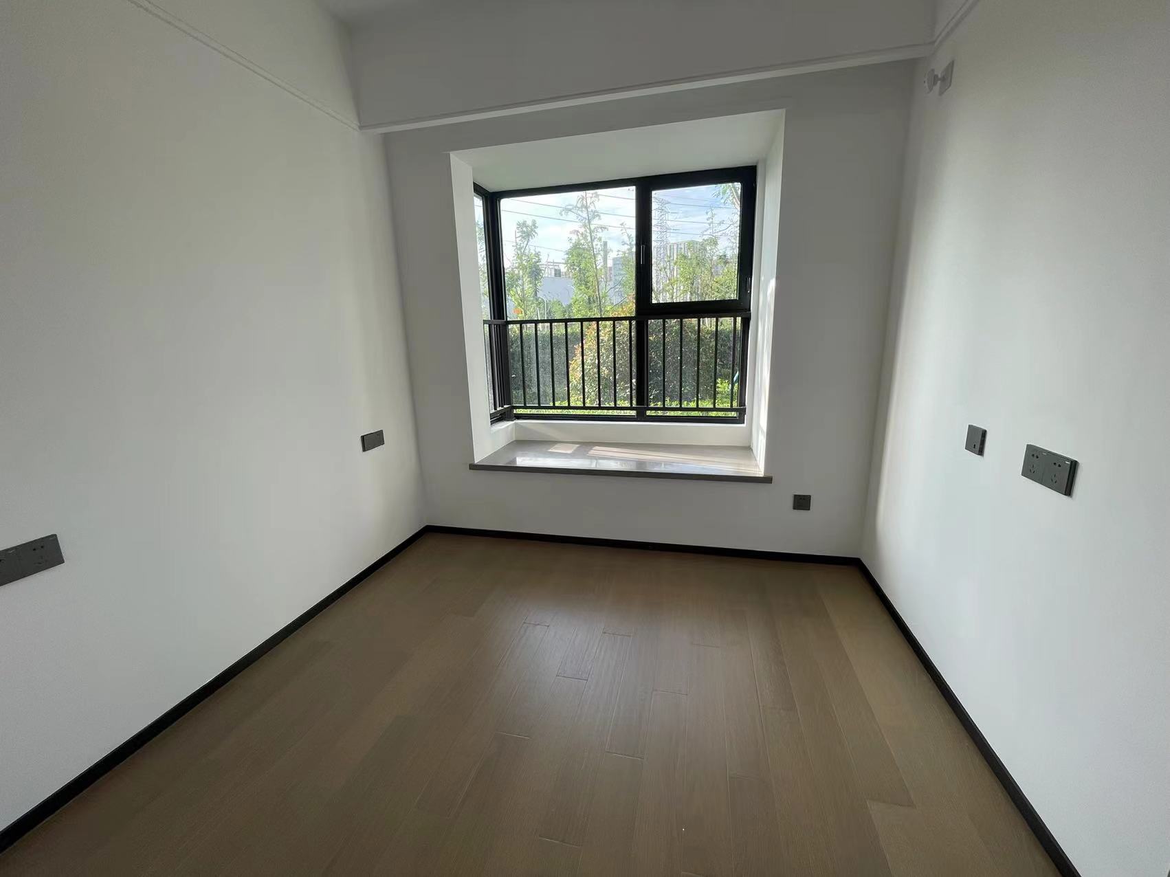 滨江道静园 3室2厅2卫 135m&sup2;