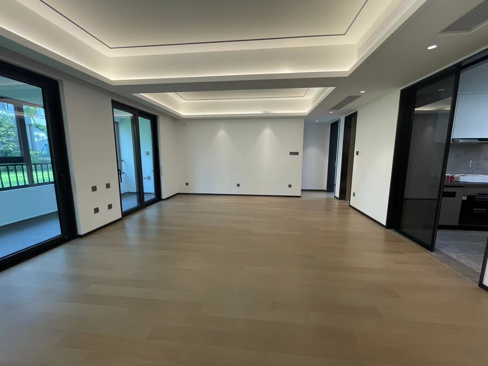 滨江道静园 3室2厅2卫 135m²