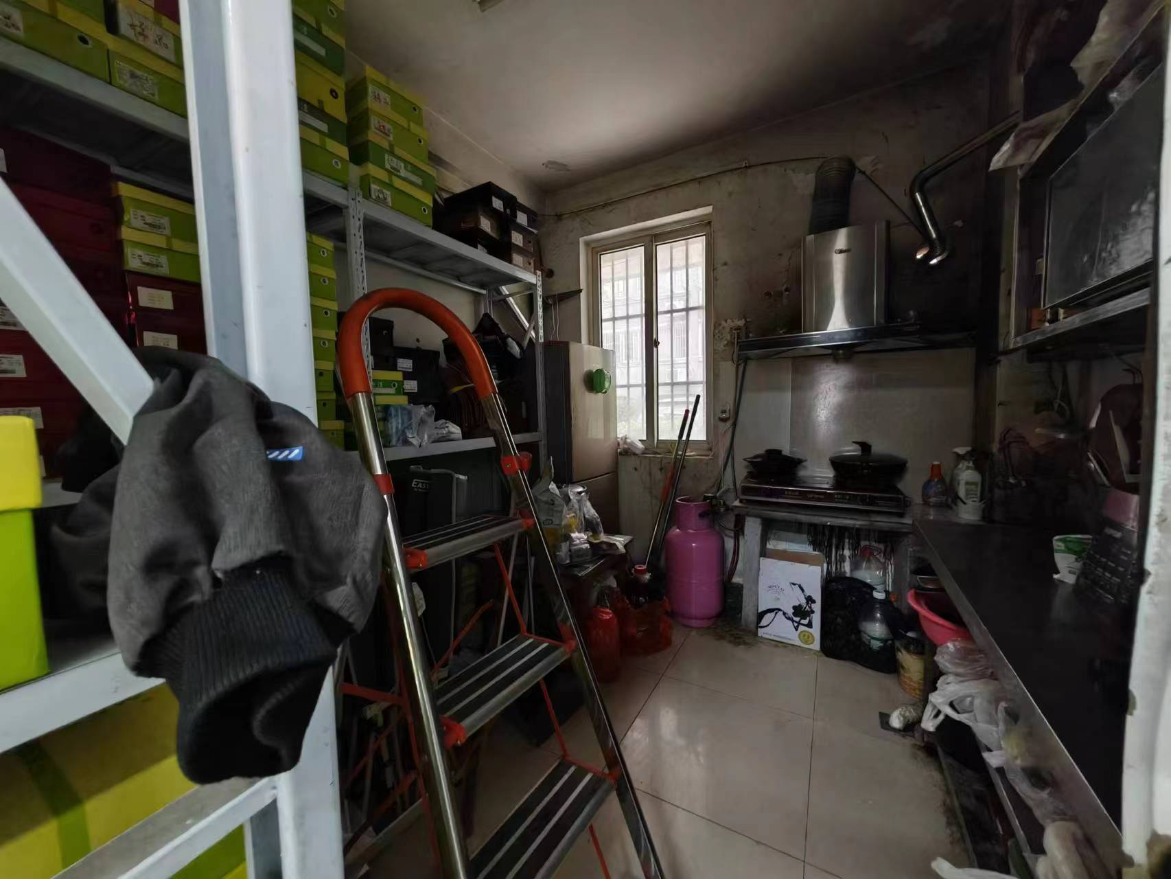 新龙花苑 1室1厅1卫 406m&sup2;