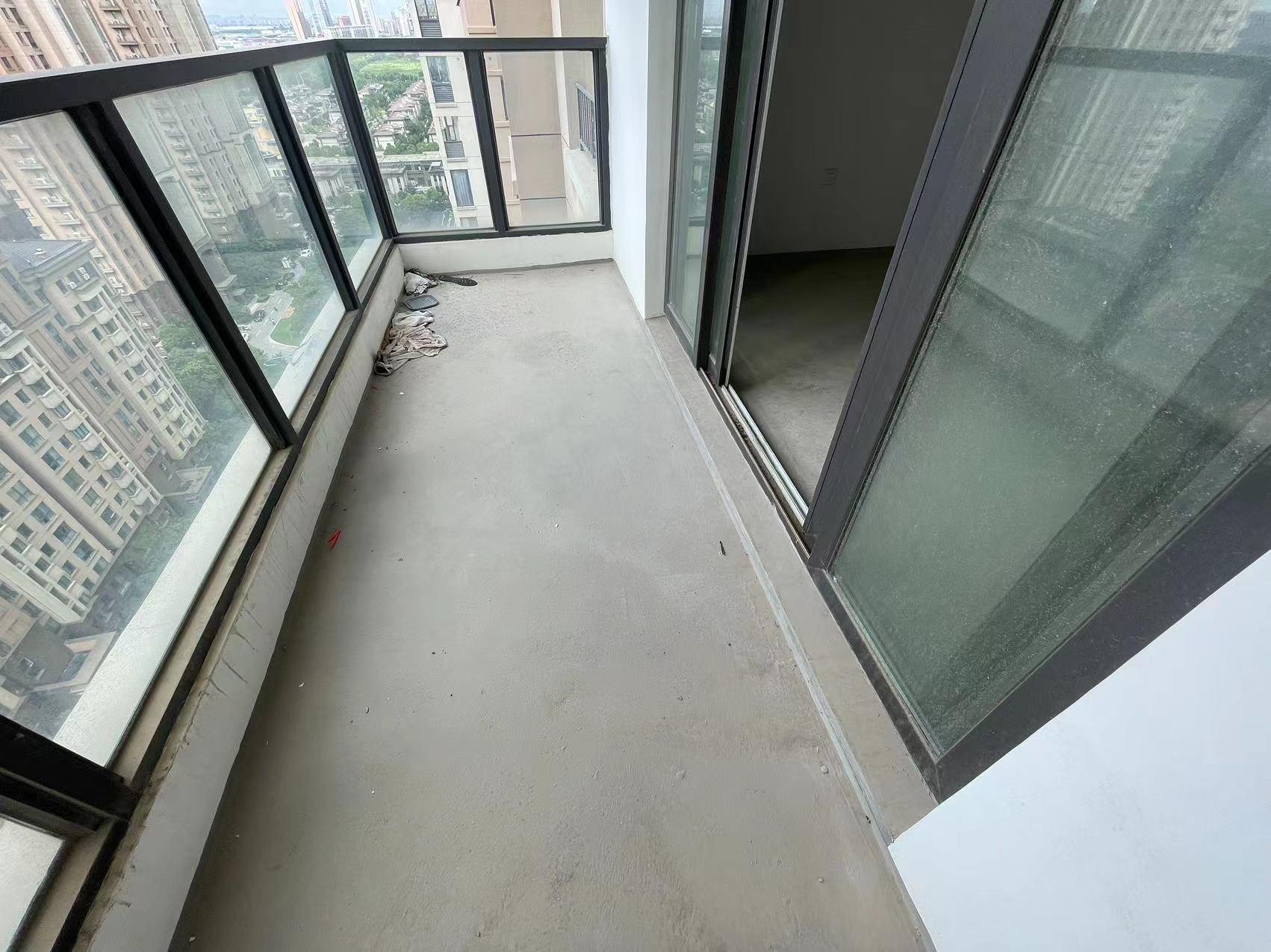湖滨华庭 4室2厅2卫 143m&sup2;