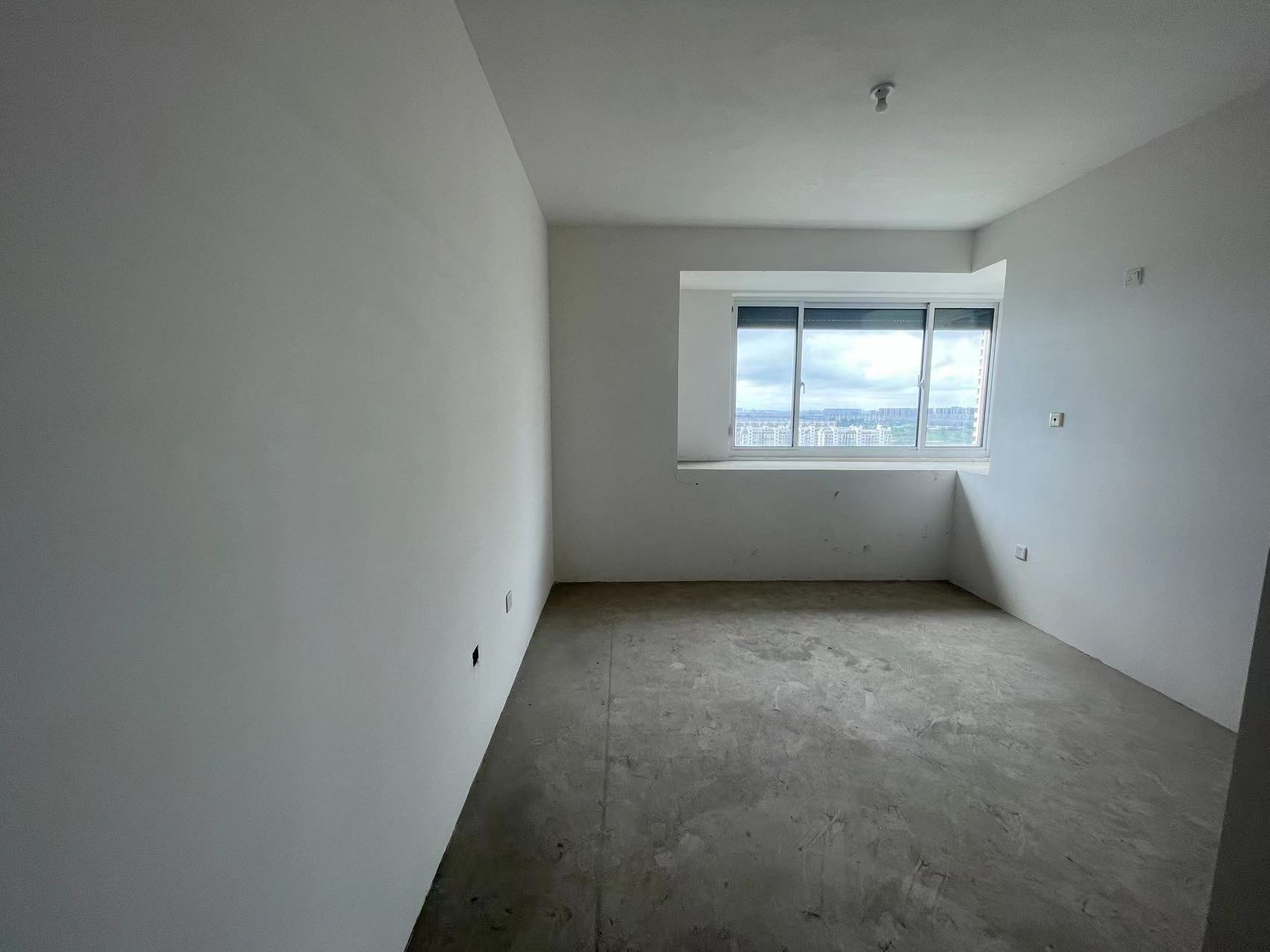 湖滨华庭 4室2厅2卫 143m&sup2;