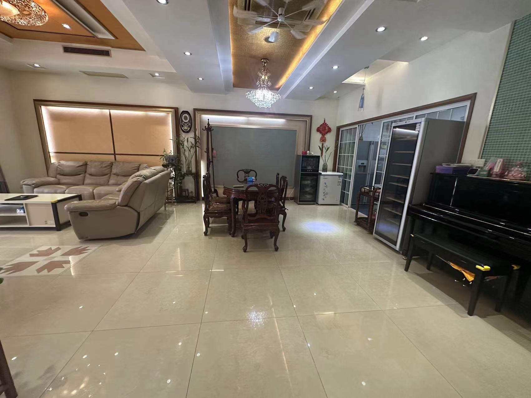 北濠山庄 5室2厅3卫 267.12m&sup2;
