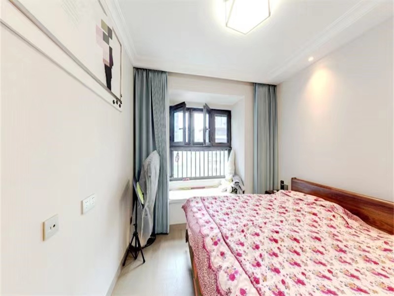 静海府 3室2厅2卫 115m&sup2;