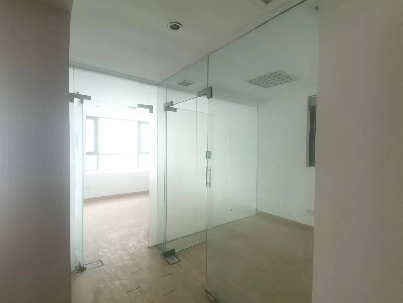 华辰大厦 1室1厅1卫 150m&sup2;