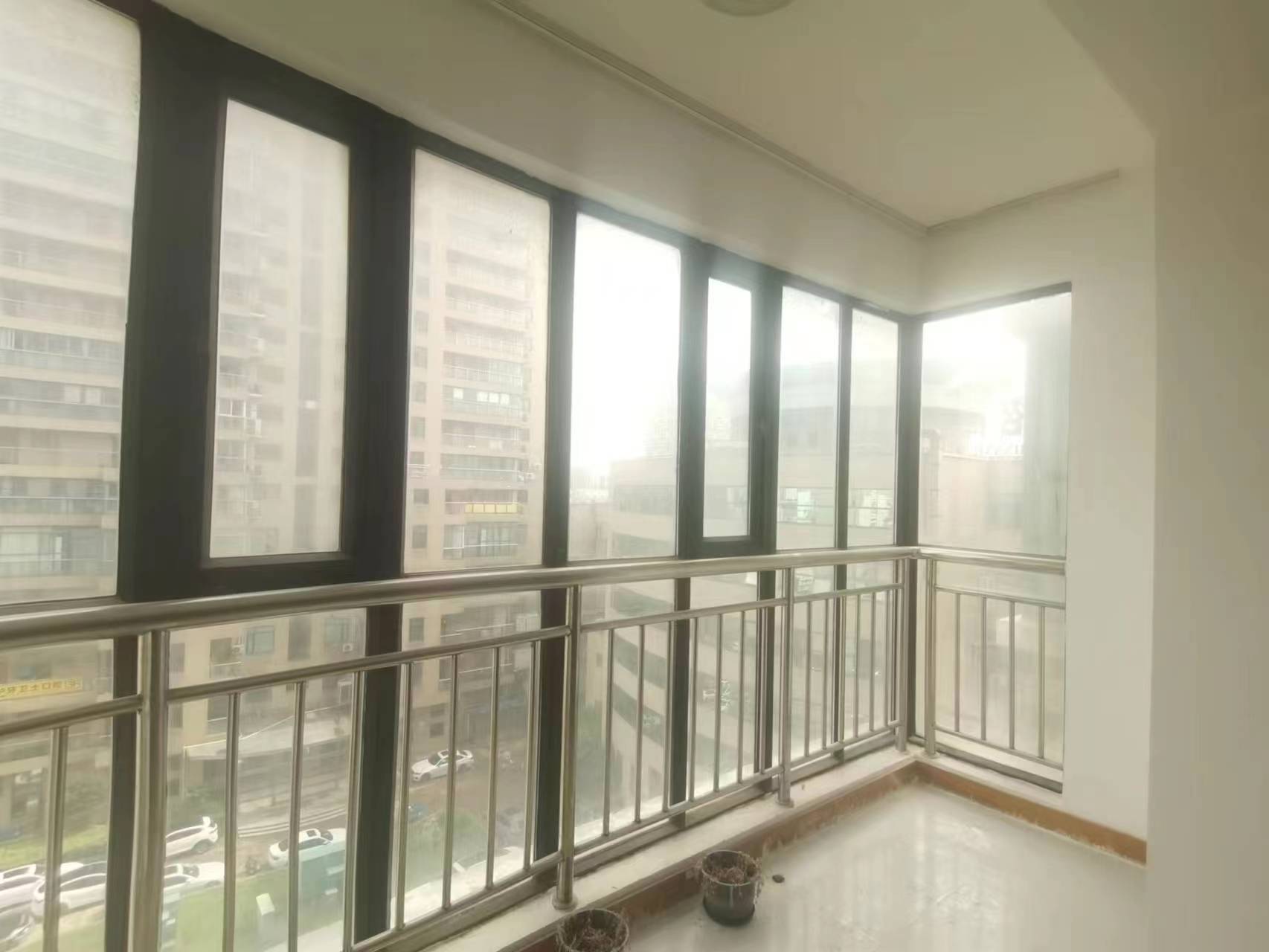 华辰大厦 1室1厅1卫 150m&sup2;