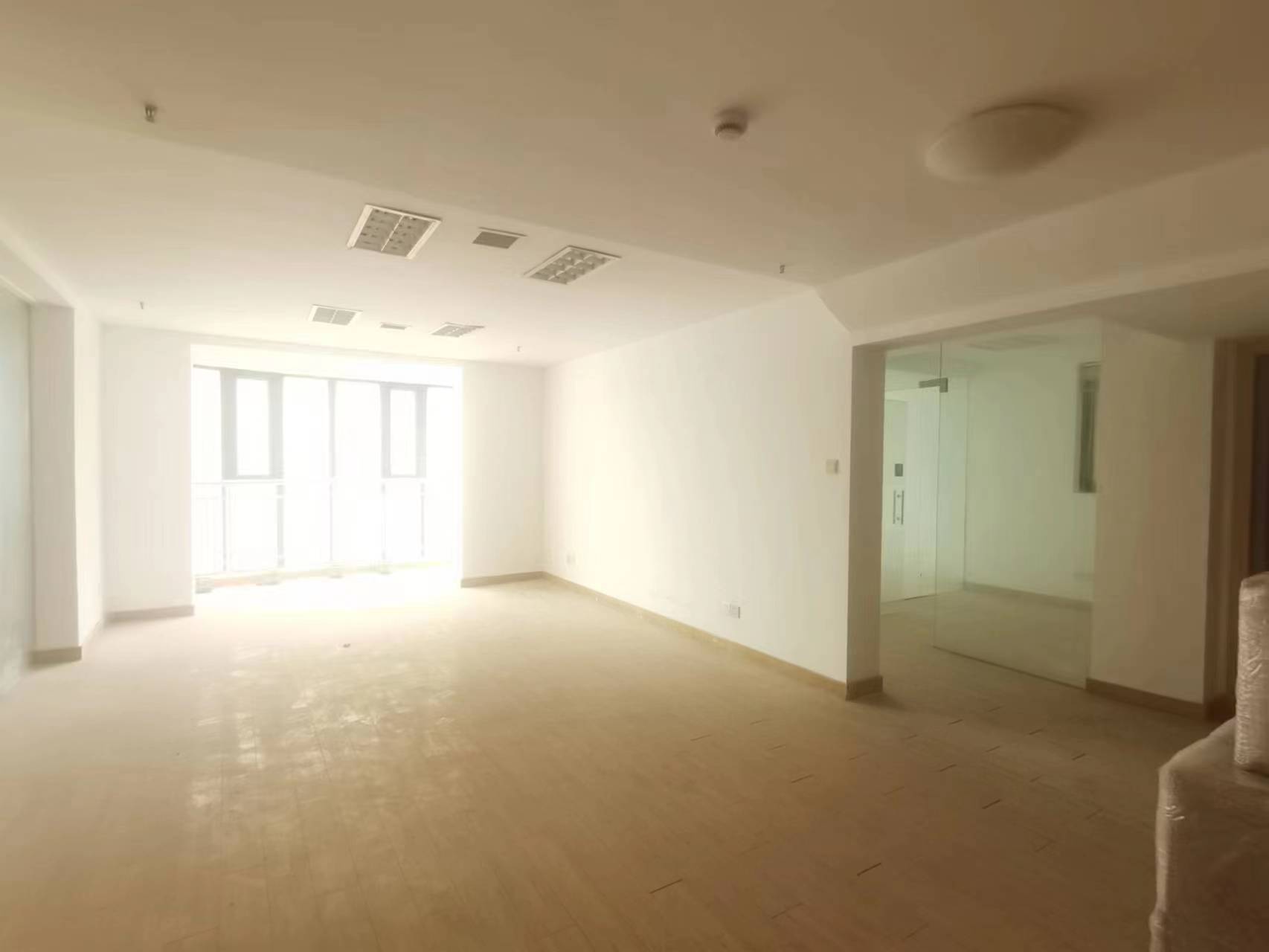 华辰大厦 1室1厅1卫 150m&sup2;