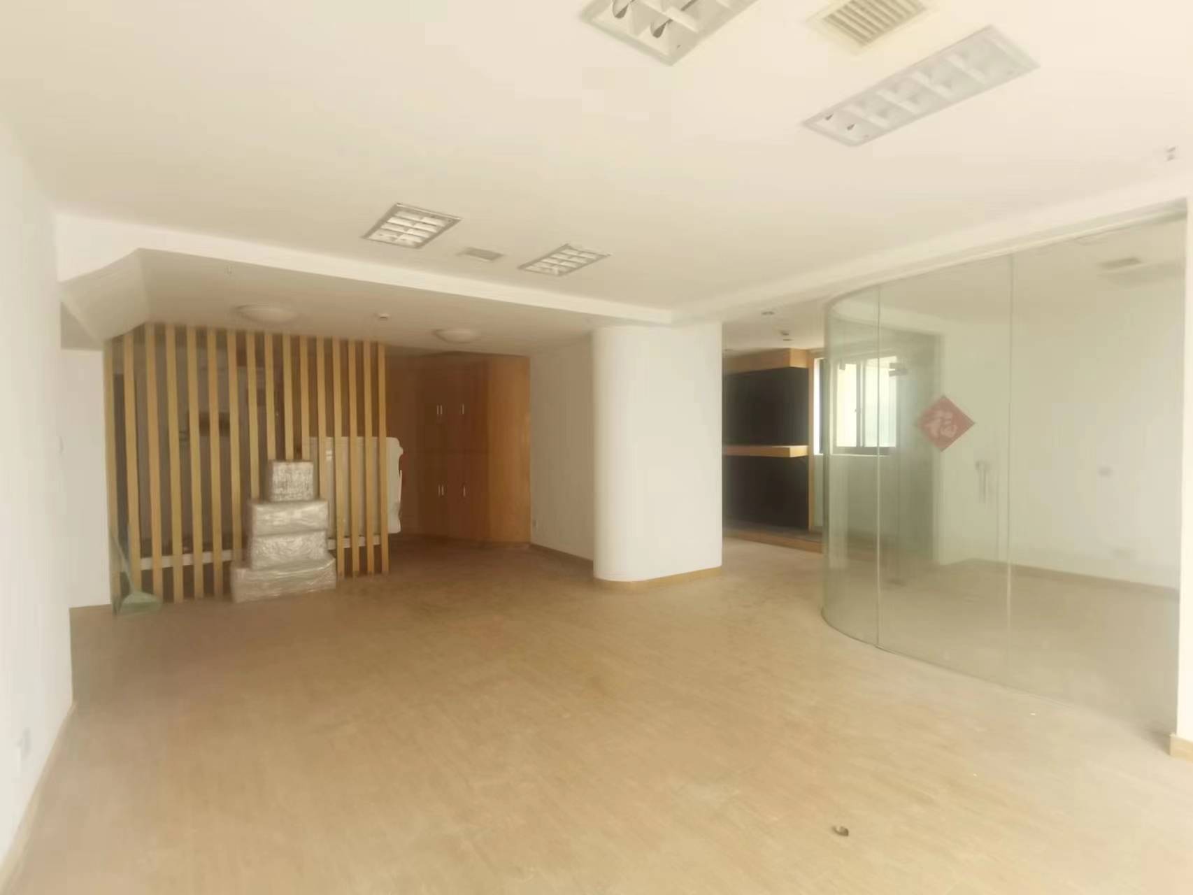华辰大厦 1室1厅1卫 150m&sup2;