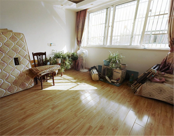 春天花园 1室1厅1卫 56m&sup2;