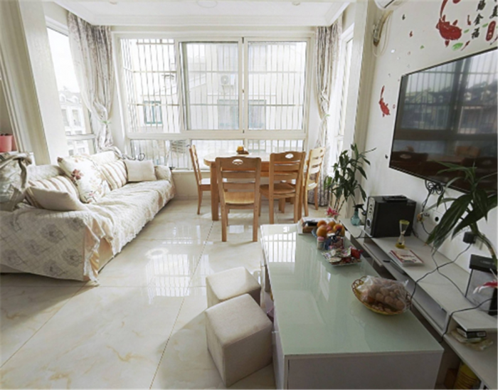 春天花园 1室1厅1卫 56m&sup2;