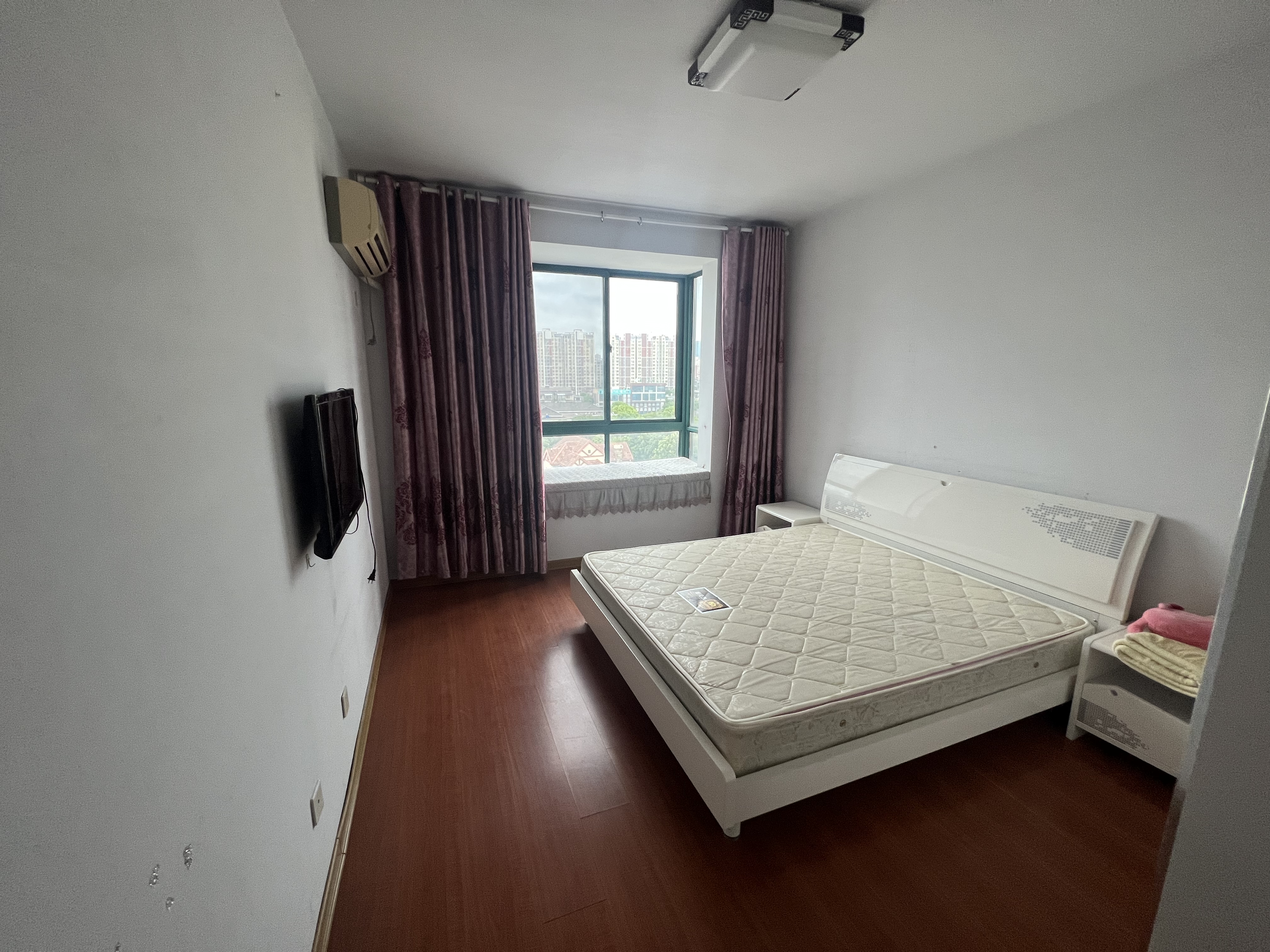 江海皇都私家花园 3室2厅2卫 147m&sup2;