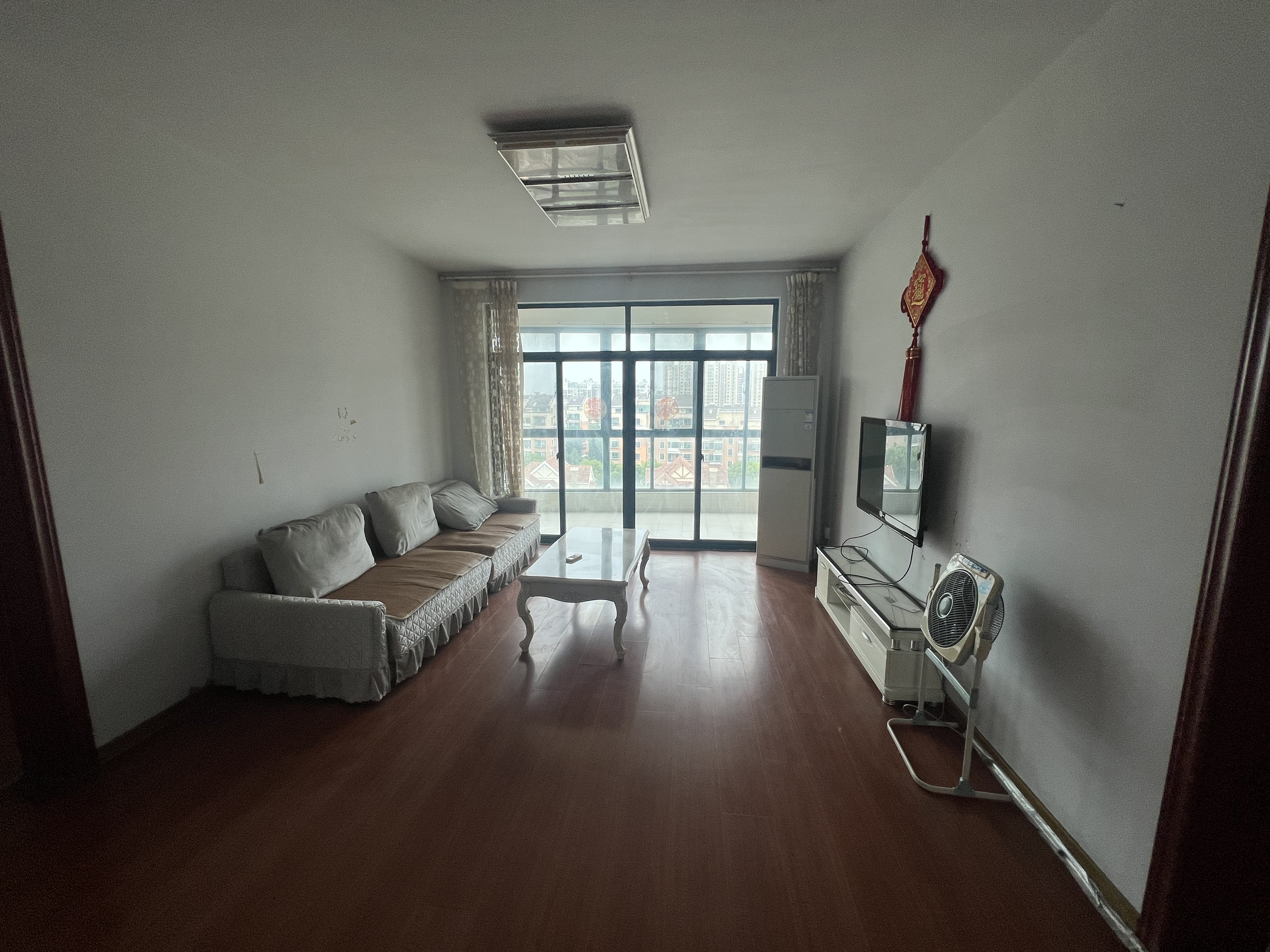 江海皇都私家花园 3室2厅2卫 147m&sup2;