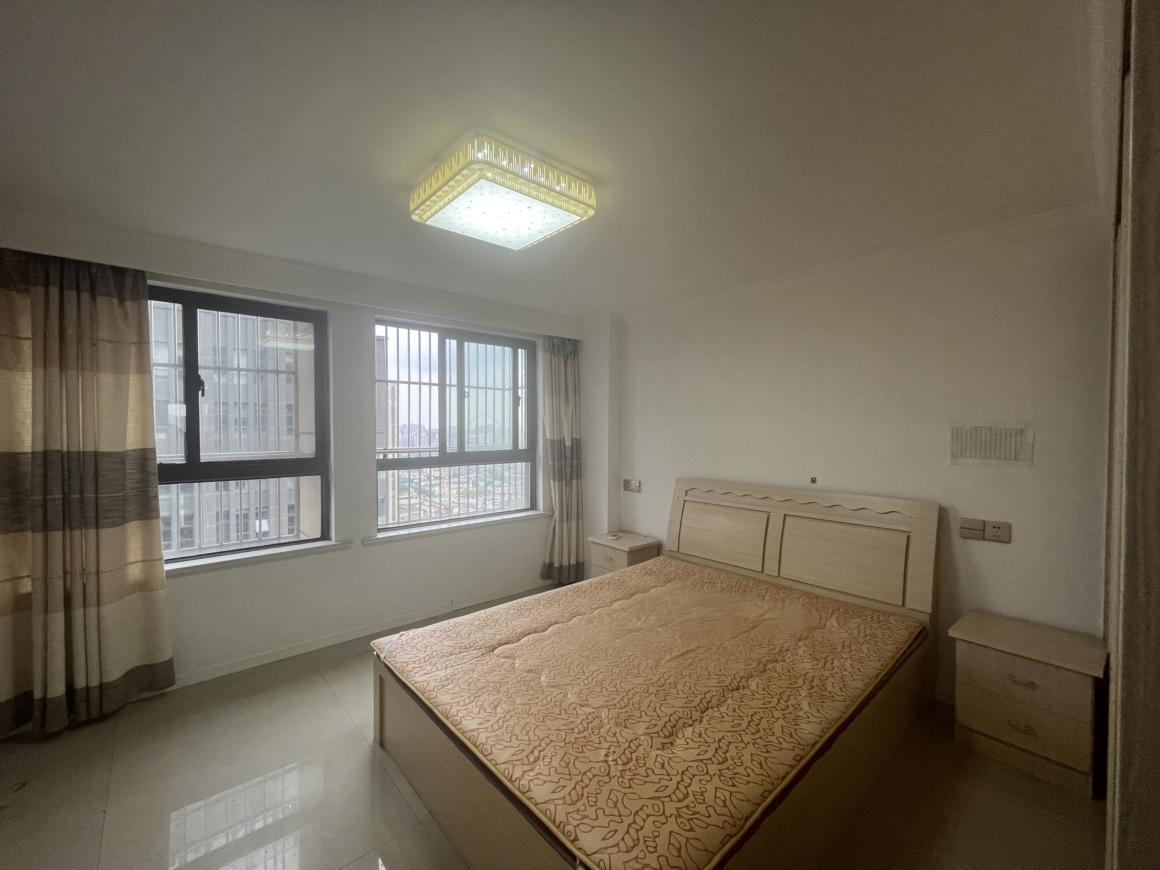 金贸公寓 1室1厅1卫 72m&sup2;