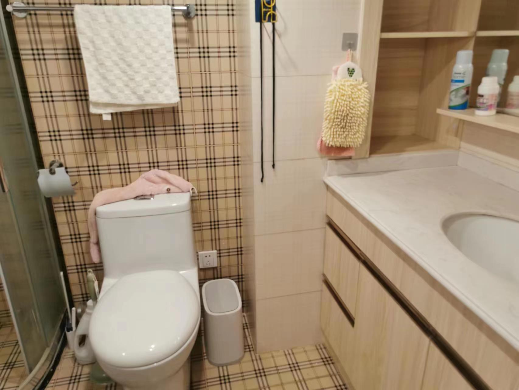恒隆国际 2室1厅1卫 69m&sup2;