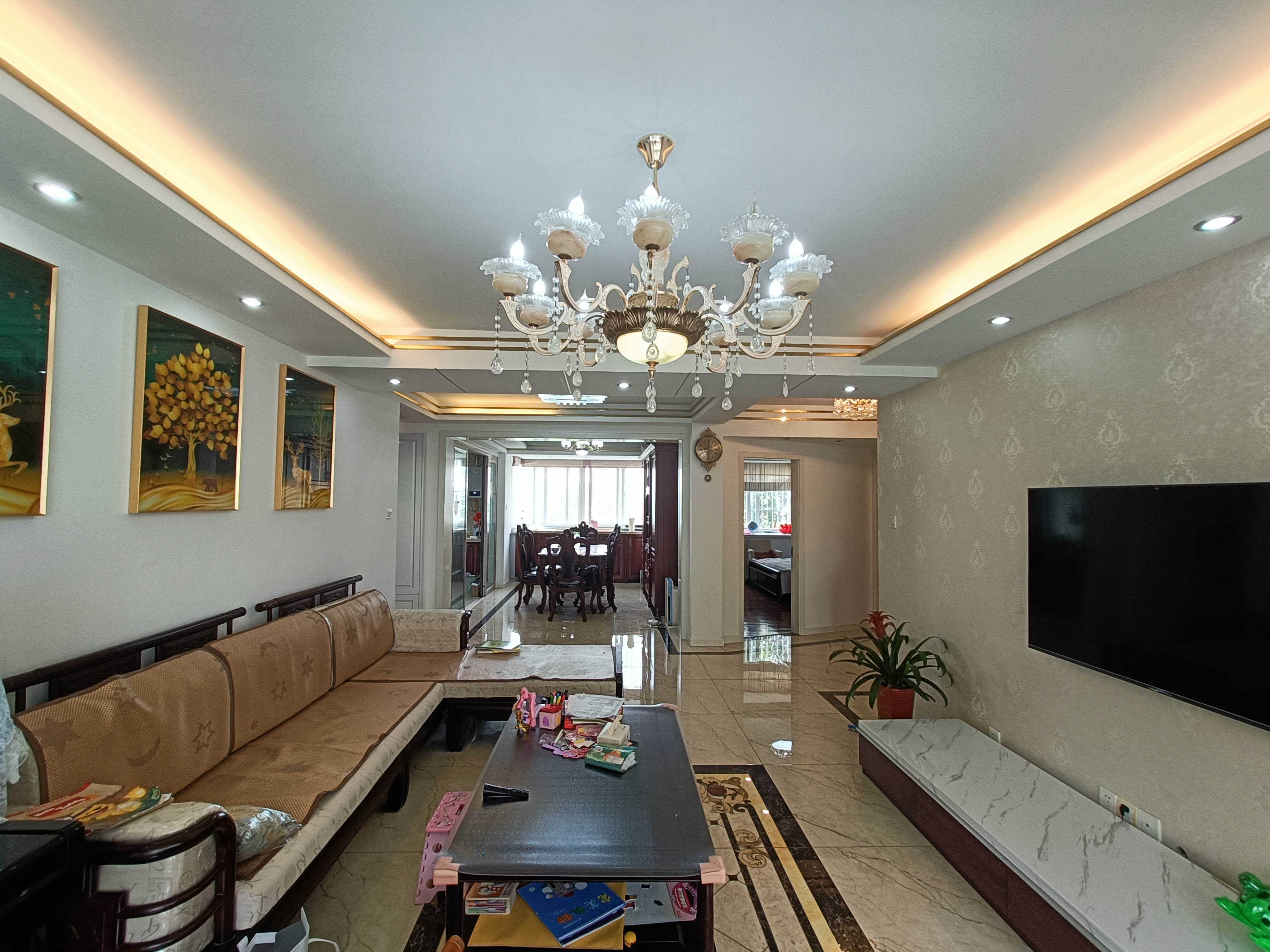 春晖花园 3室2厅2卫 135m&sup2;