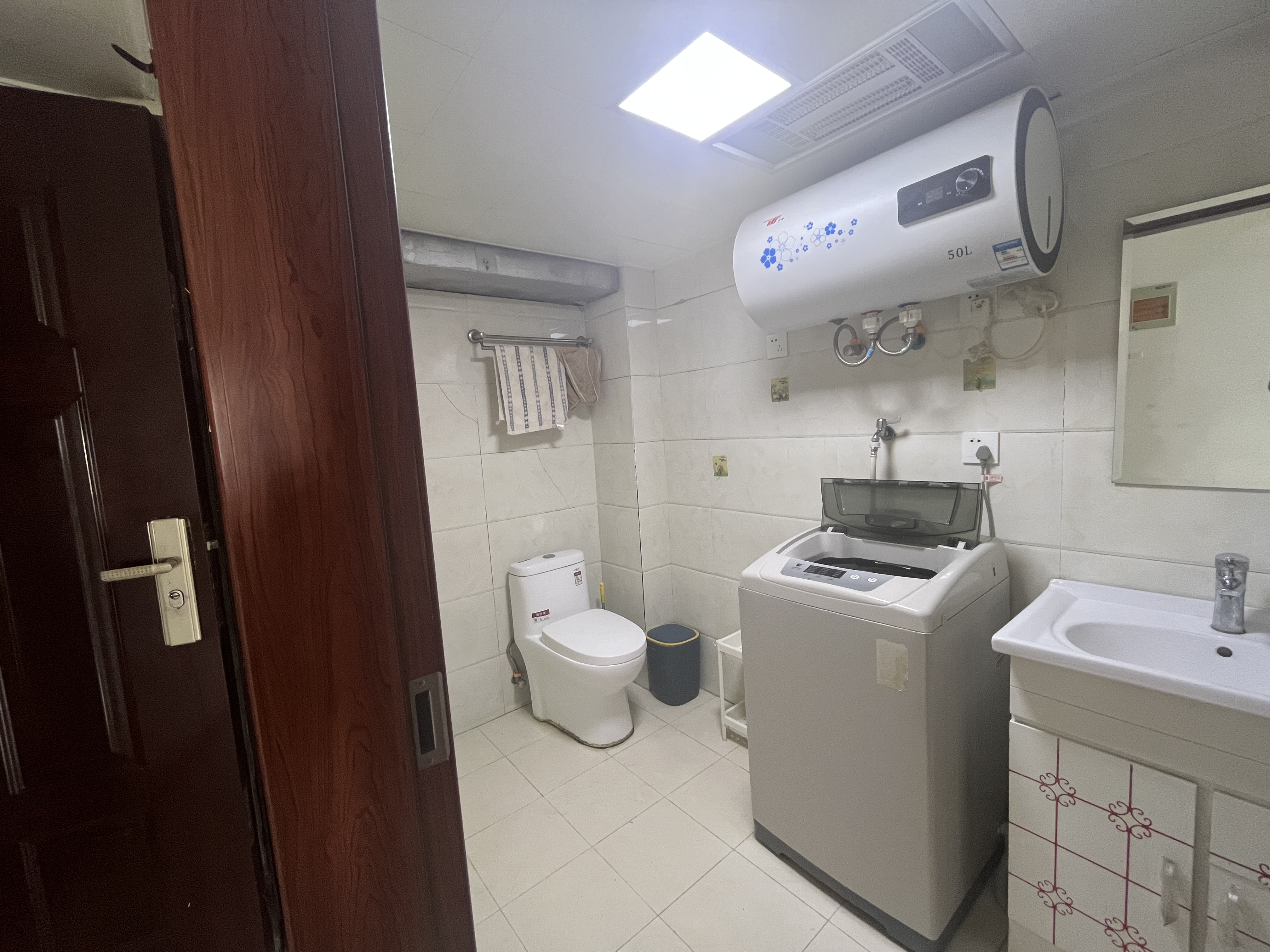 金贸公寓 1室1厅1卫 50m&sup2;