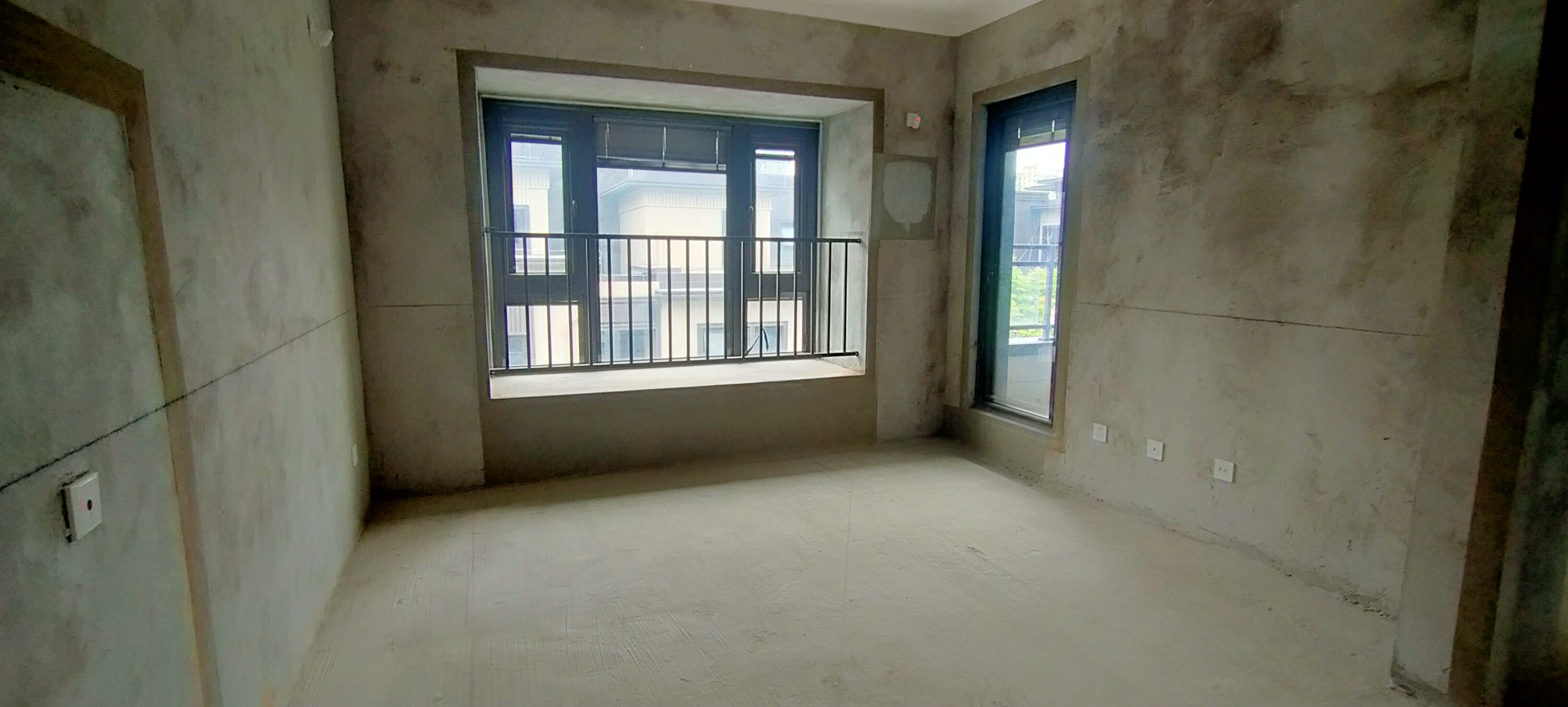 湖山源著 4室2厅3卫 150m&sup2;