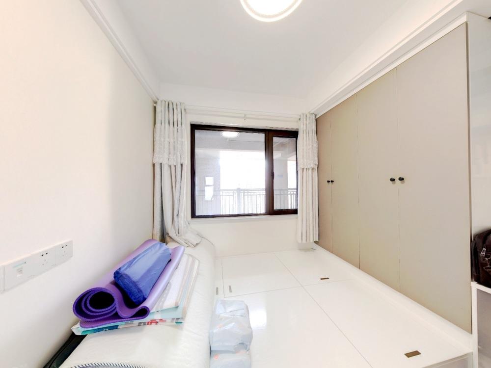 华强城 3室2厅1卫 105m&sup2;