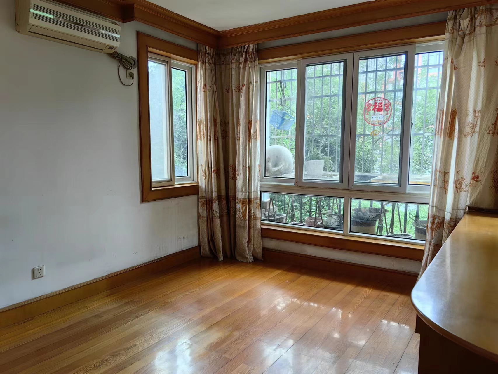 和兴花苑 4室2厅2卫 148m&sup2;