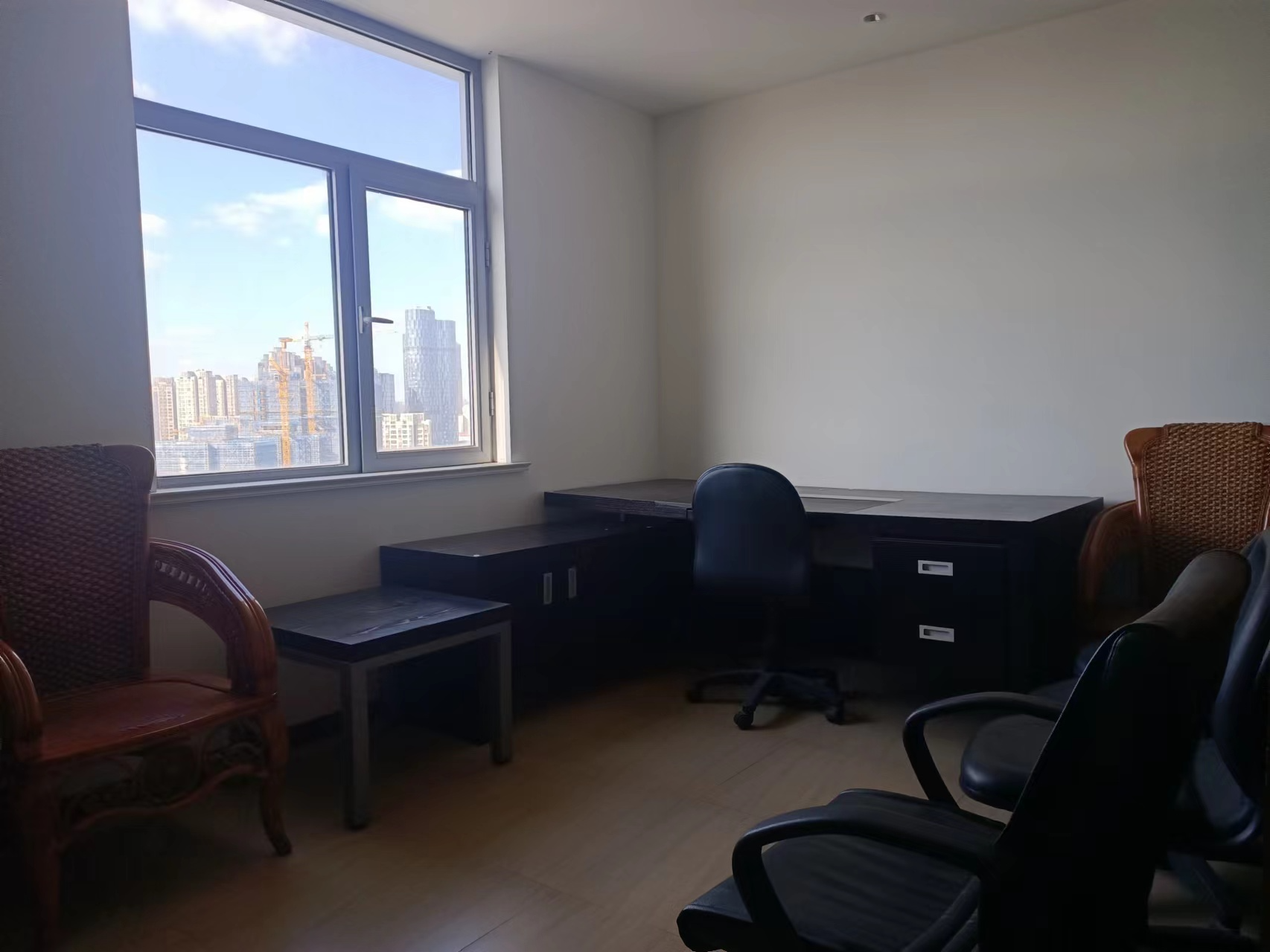 鑫乾国际广场 3室1厅1卫 185m&sup2;