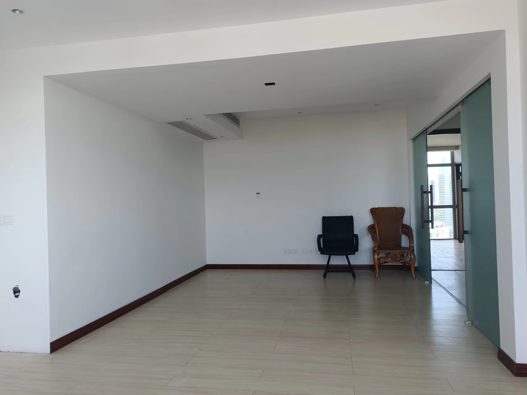 鑫乾国际广场 3室1厅1卫 185m&sup2;