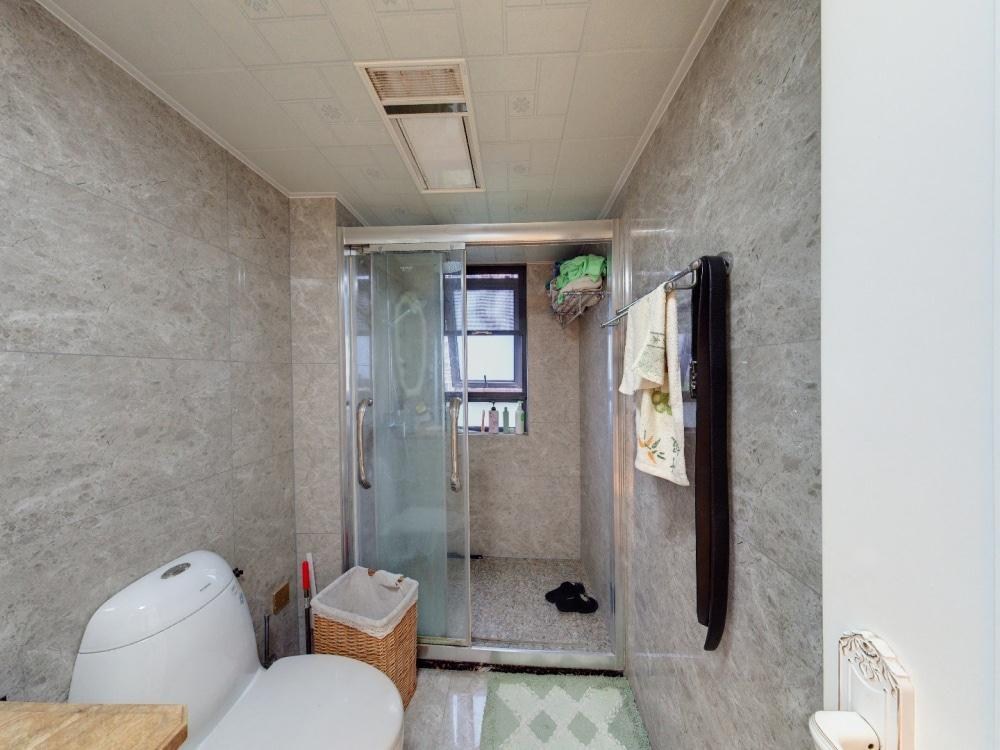 万达华府 3室2厅2卫 121m&sup2;