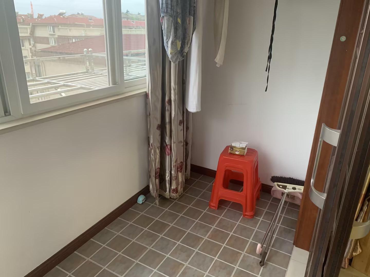 外滩小区 4室2厅1卫 86.00m&sup2;