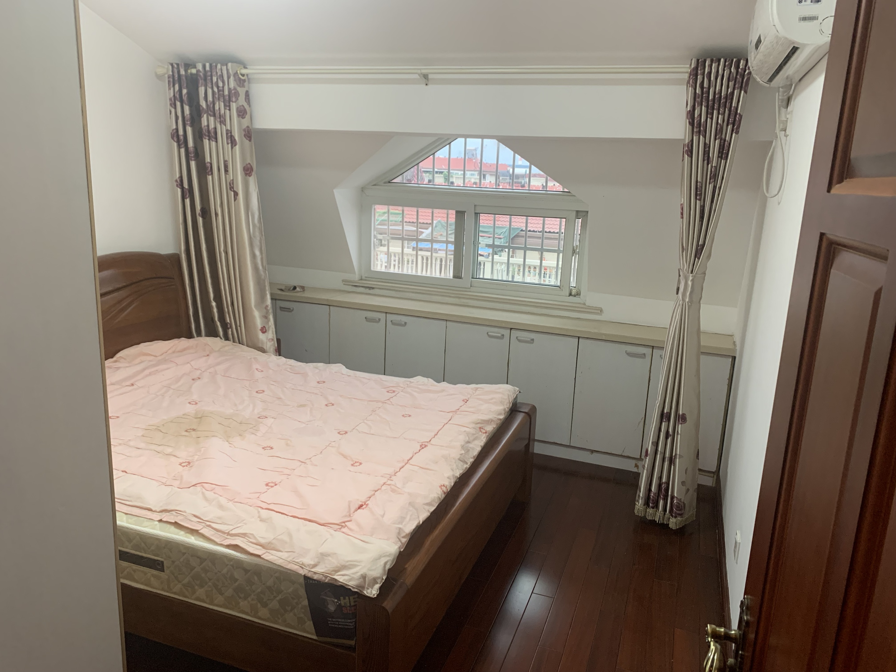 外滩小区 4室2厅1卫 86.00m&sup2;