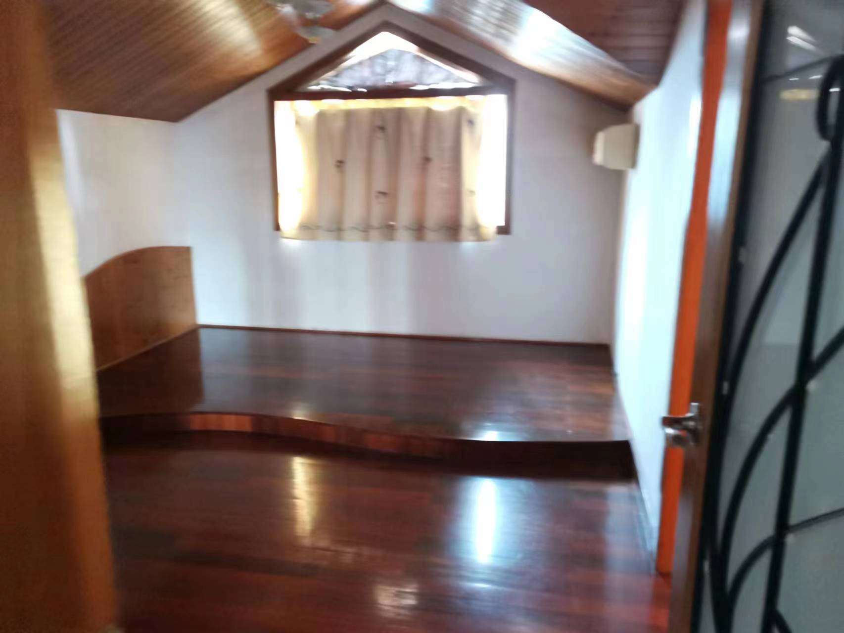 健康公寓 4室2厅2卫 175m&sup2;
