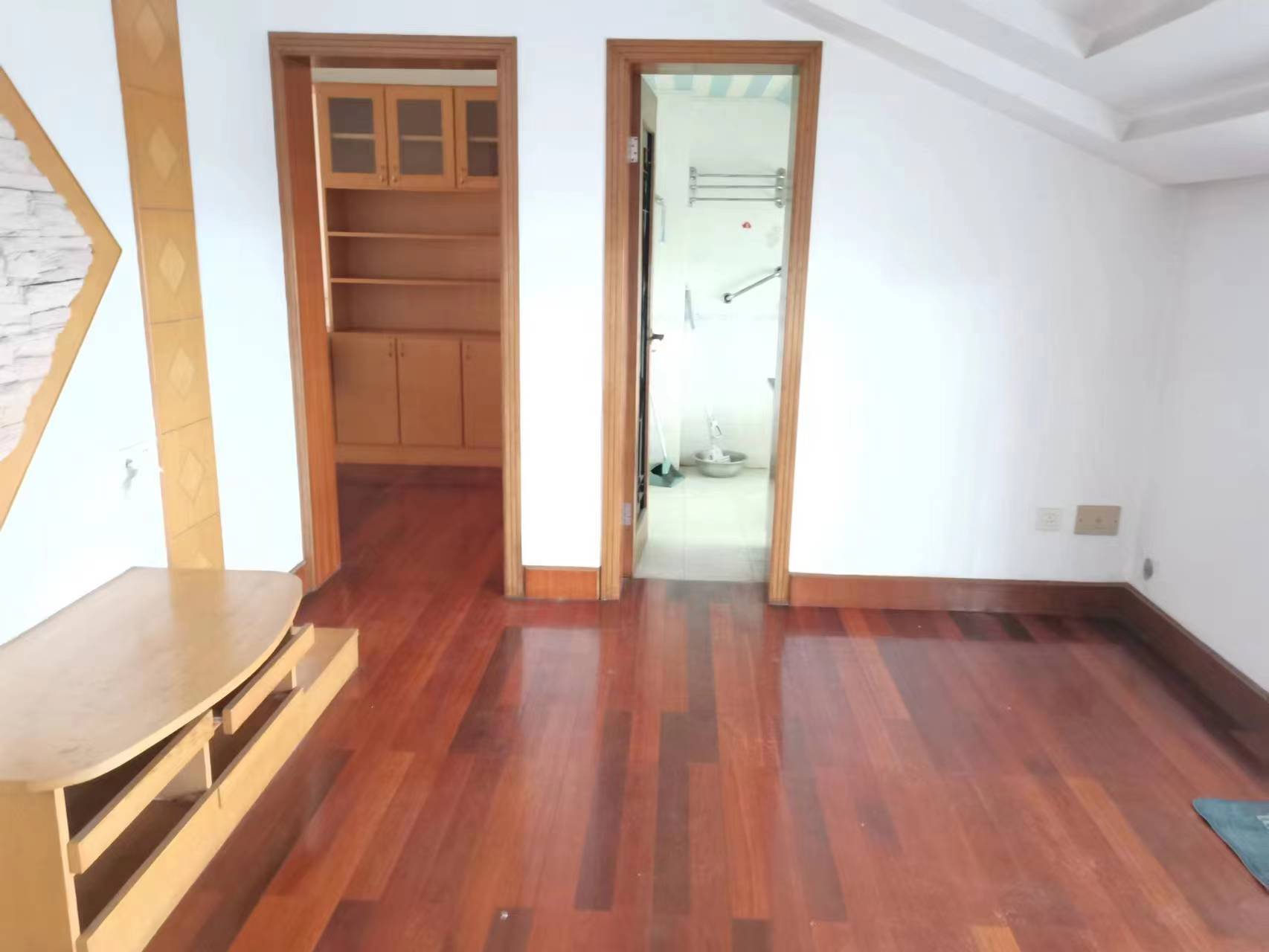 健康公寓 4室2厅2卫 175m&sup2;