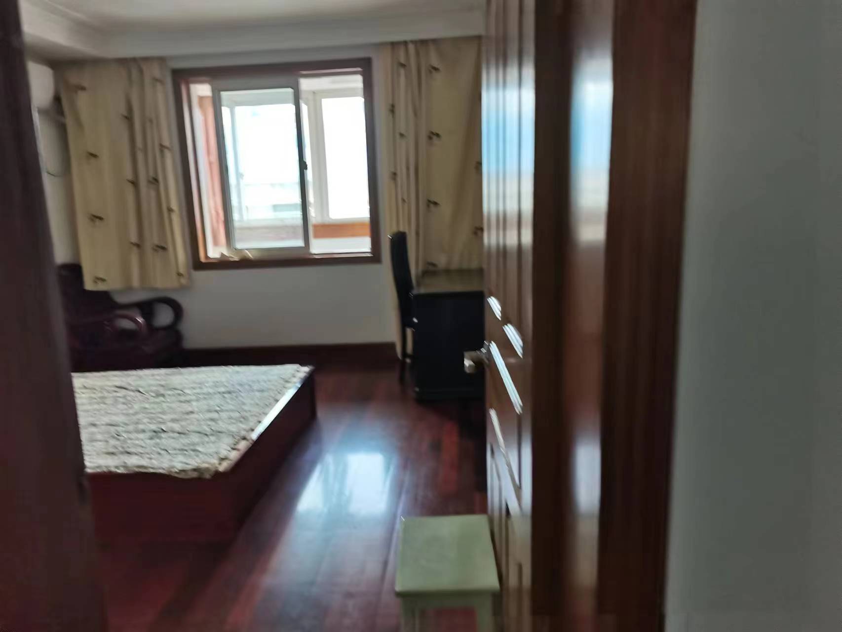 健康公寓 4室2厅2卫 175m&sup2;