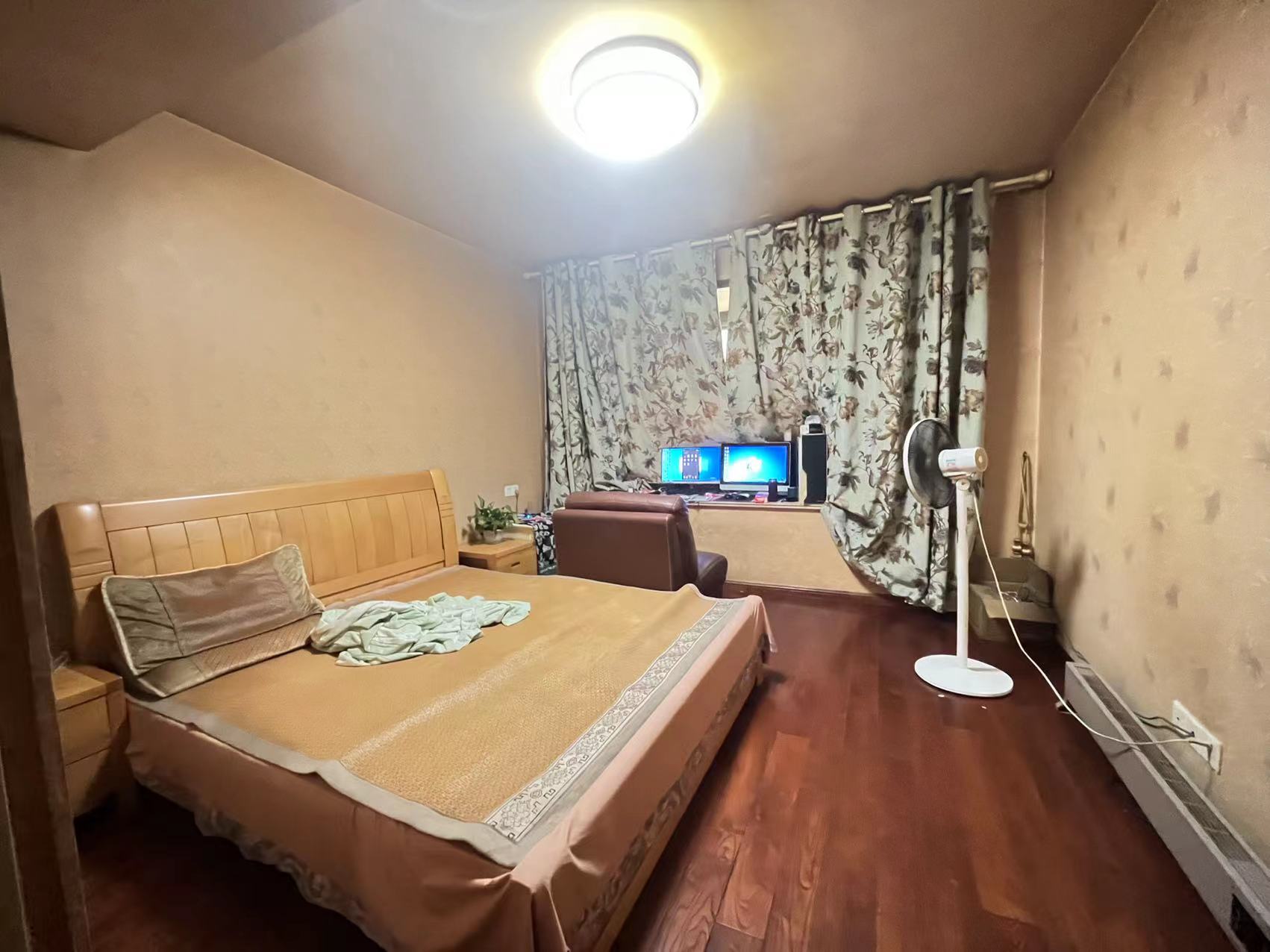 华强城 3室2厅2卫 129.70m&sup2;