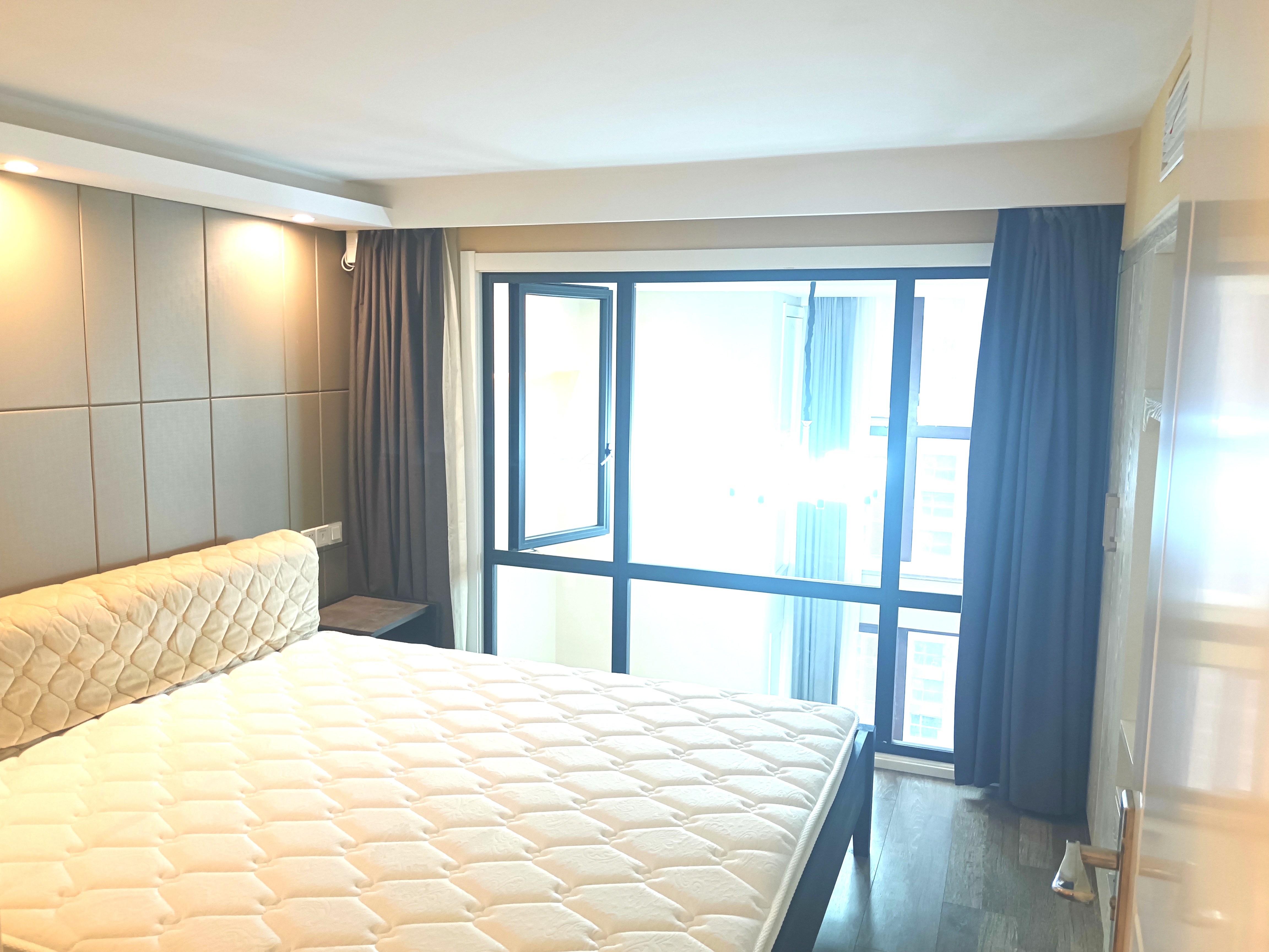 恒隆国际 3室1厅2卫 70m&sup2;