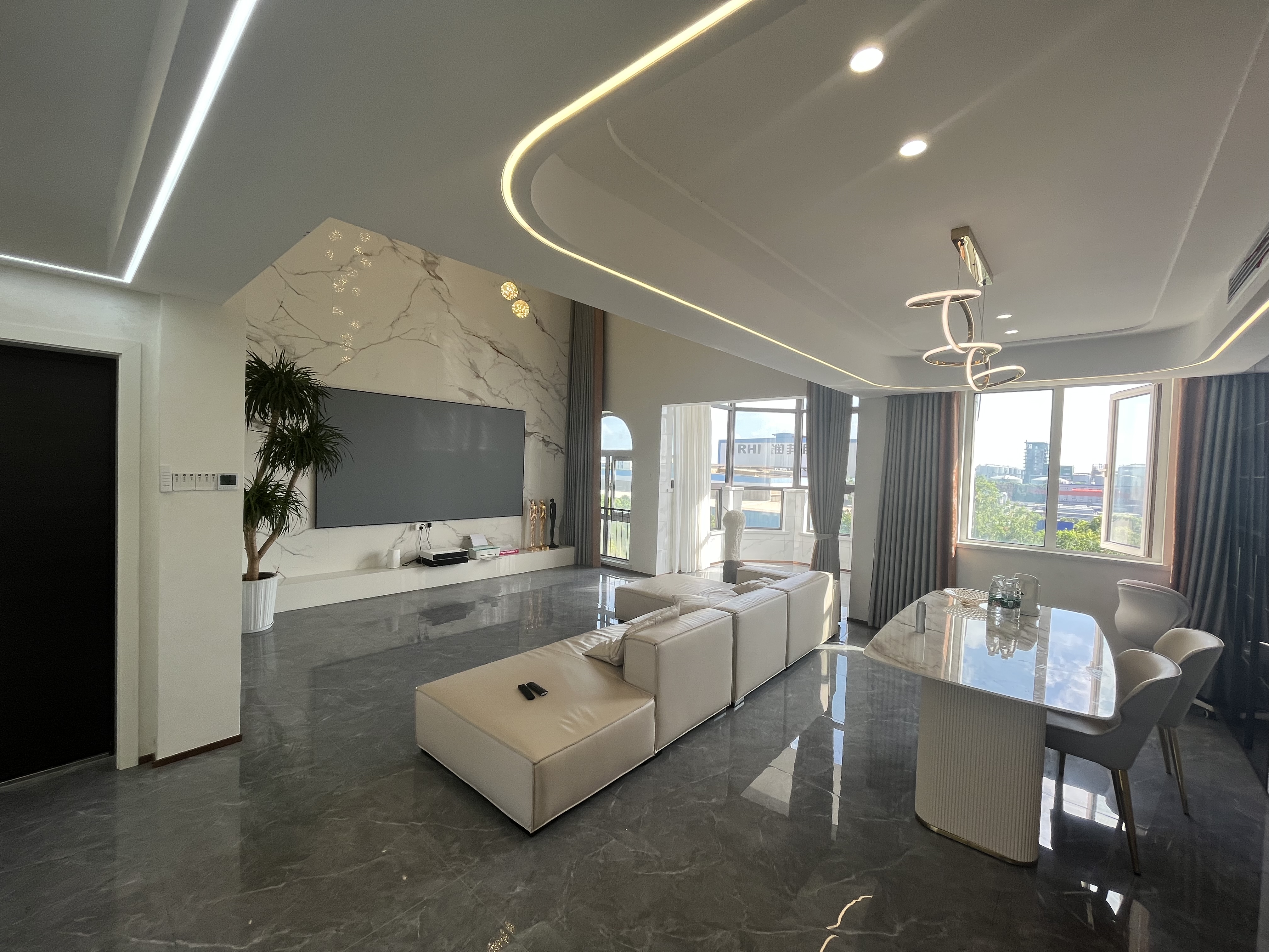 军山花园 3室2厅2卫 172.40m&sup2;