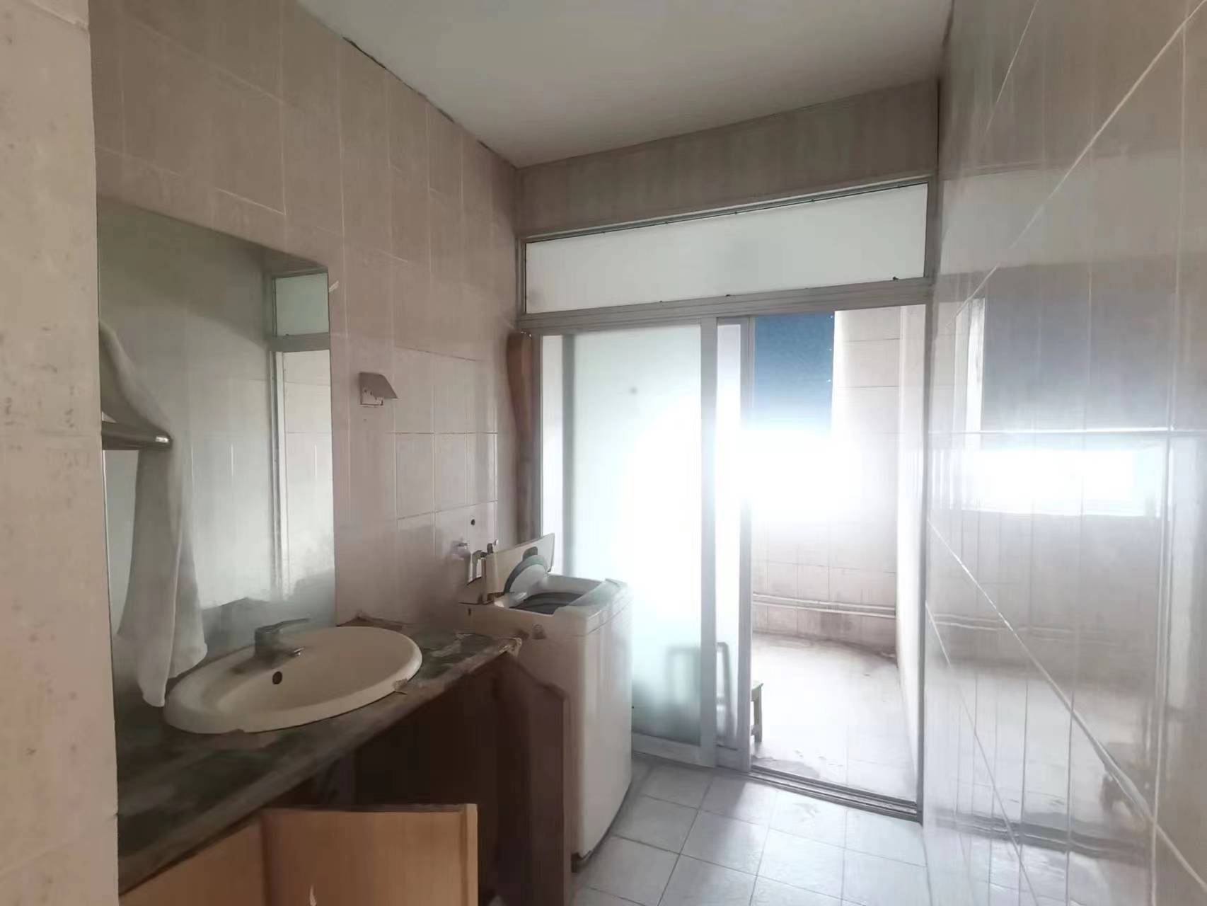海港新村 3室1厅1卫 112.25m&sup2;