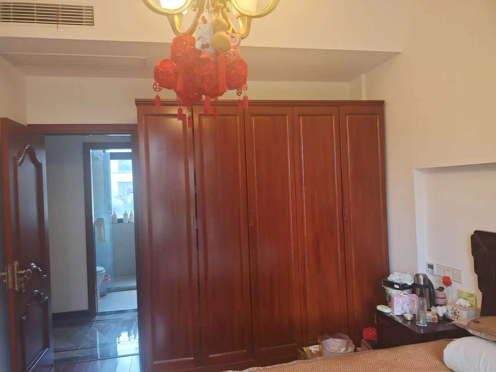 万濠山庄 6室3厅3卫 266m²