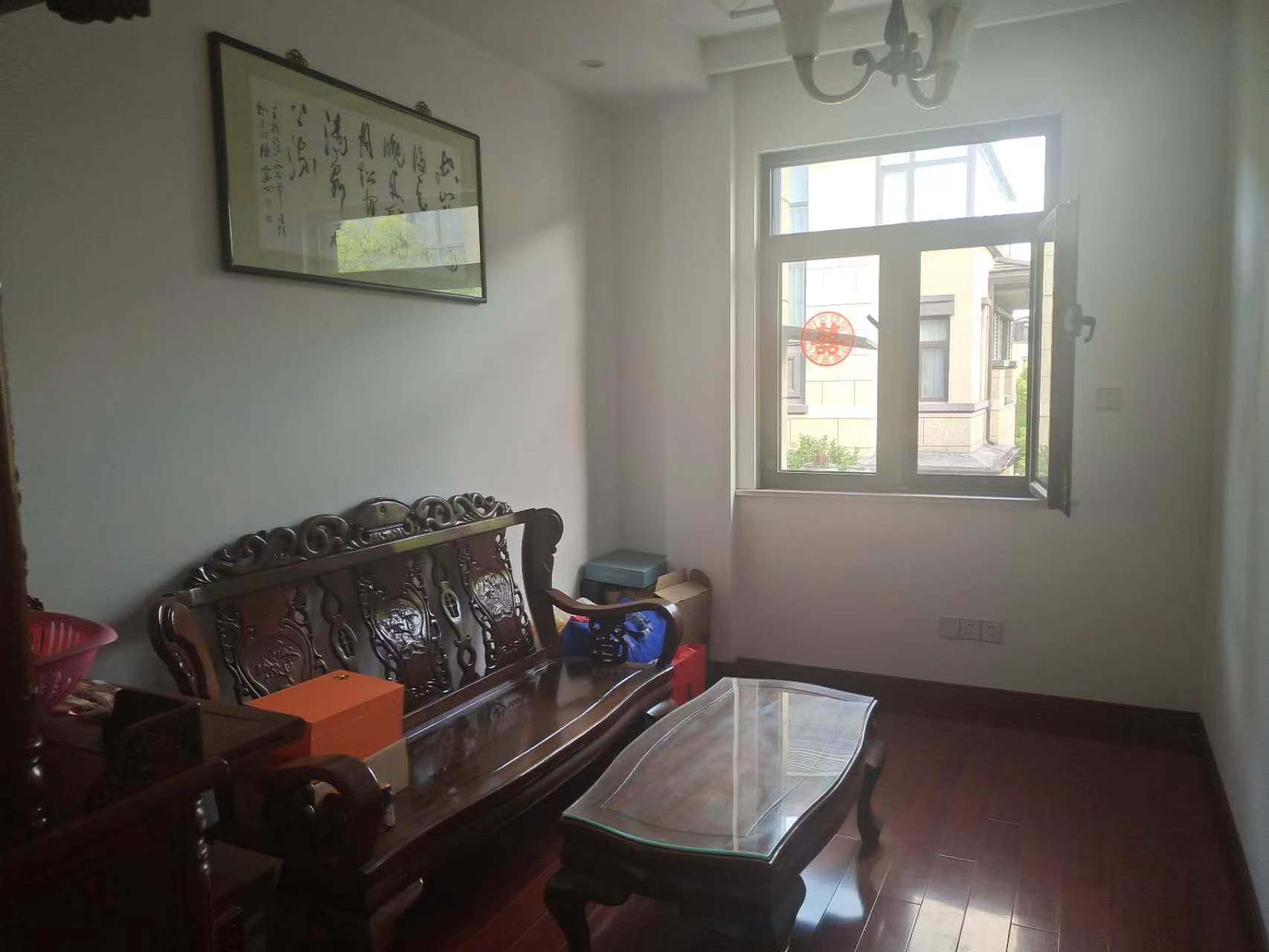 万濠山庄 6室3厅3卫 266m²