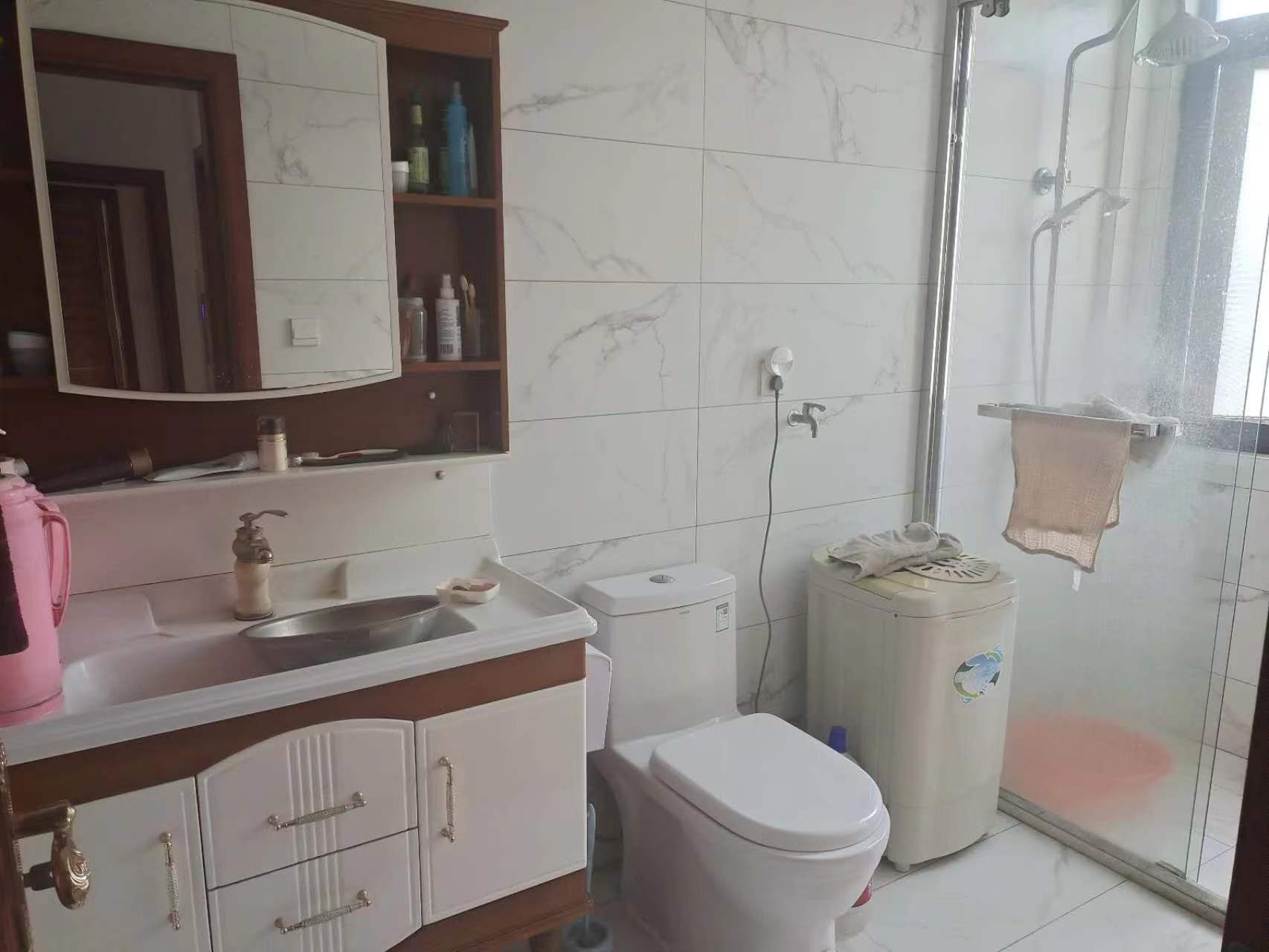 万濠山庄 6室3厅3卫 266m²