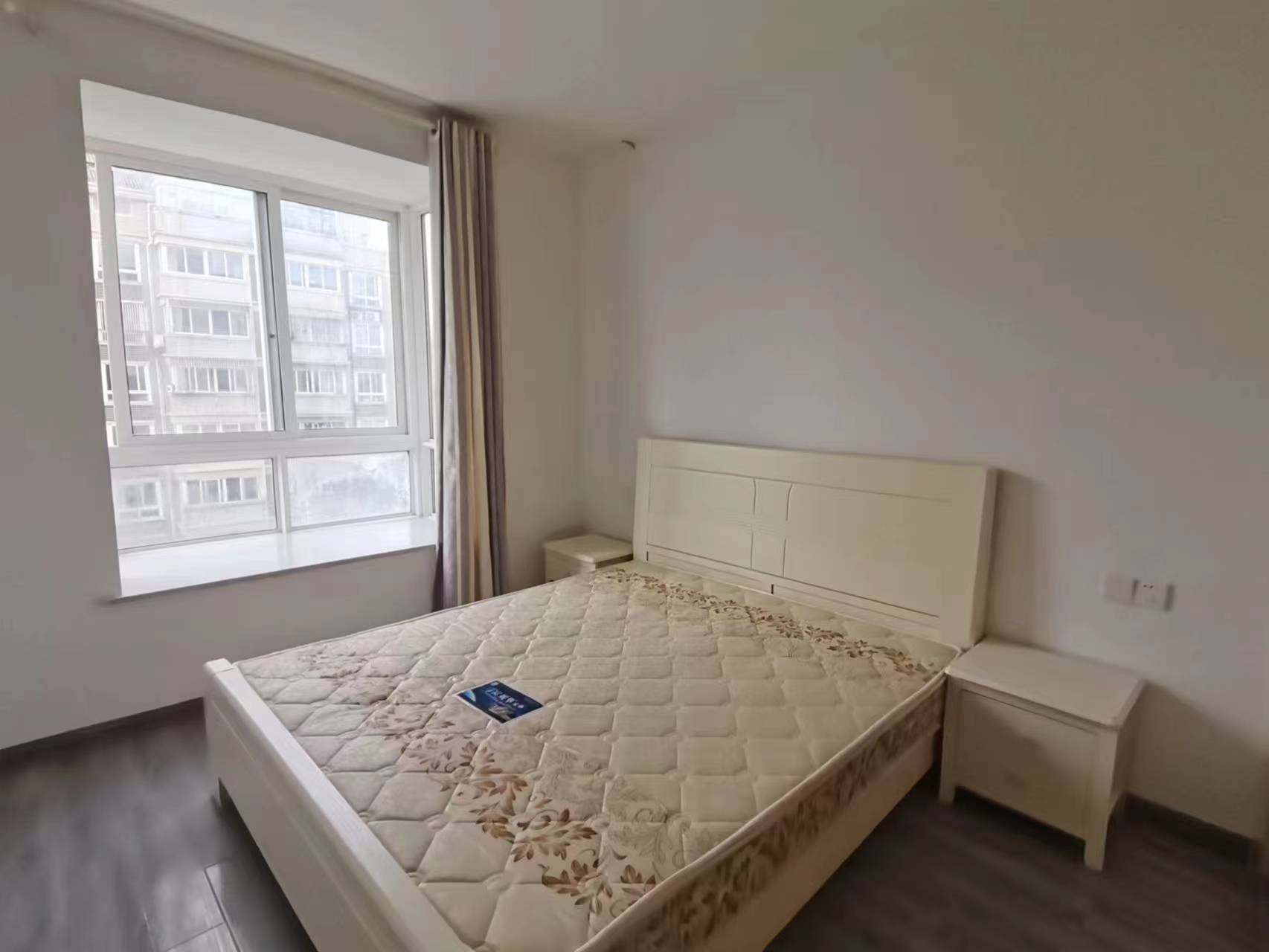 天晖苑 4室2厅2卫 130.00m&sup2;