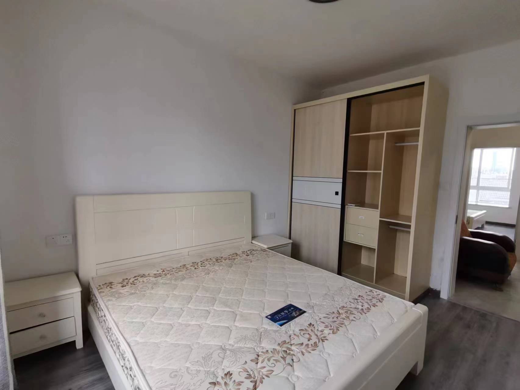 天晖苑 4室2厅2卫 130.00m&sup2;