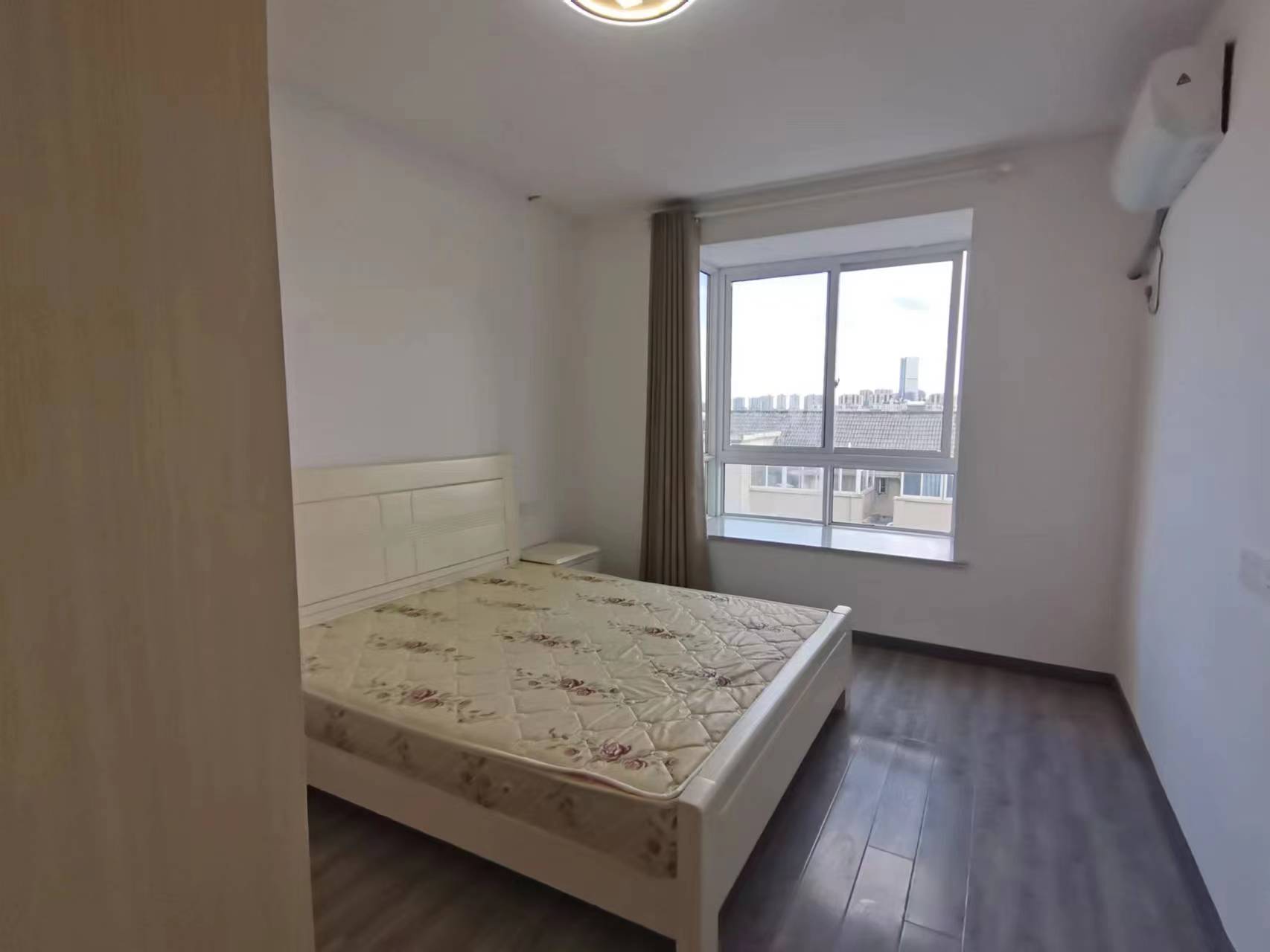 天晖苑 4室2厅2卫 130.00m&sup2;