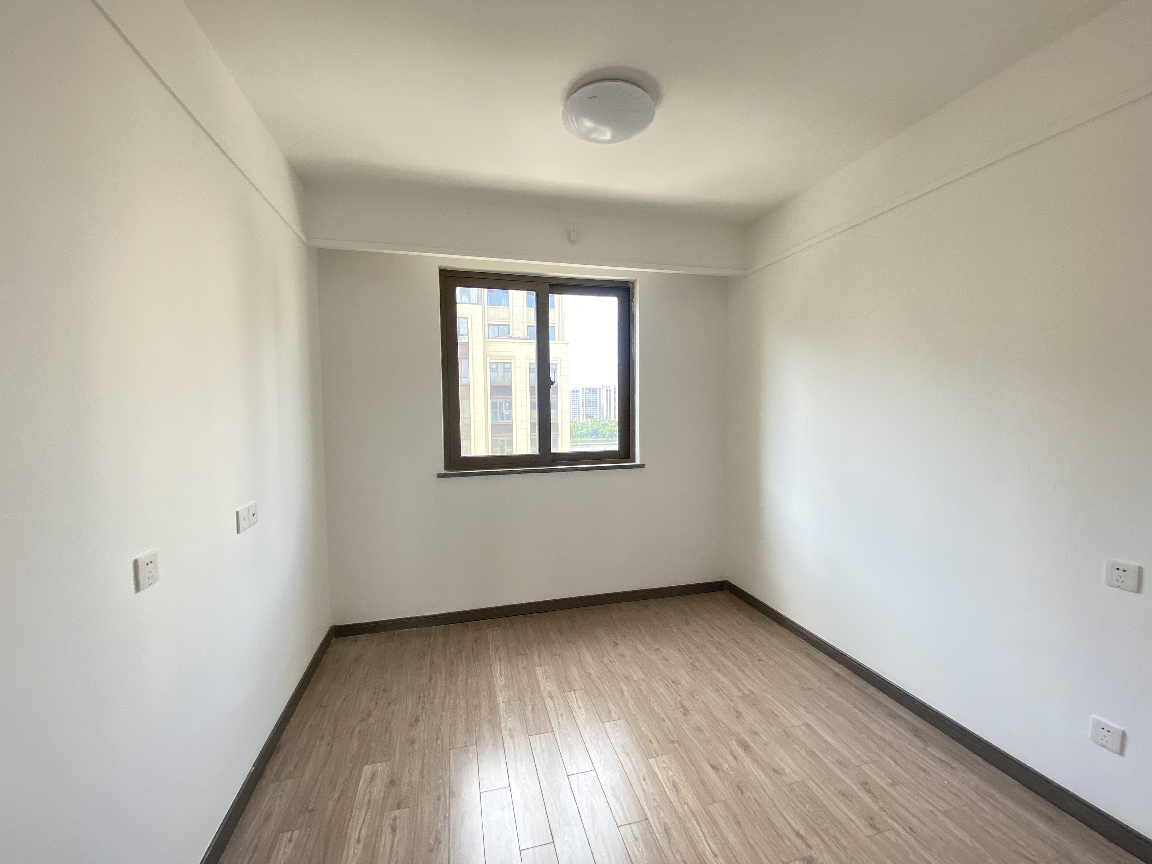 雅居乐鑫基中央公馆西区 4室2厅2卫 143m&sup2;