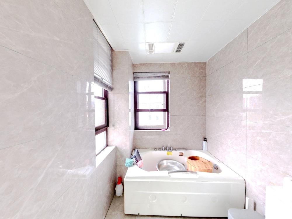 盛和九里香堤一期 3室2厅2卫 134.5m&sup2;